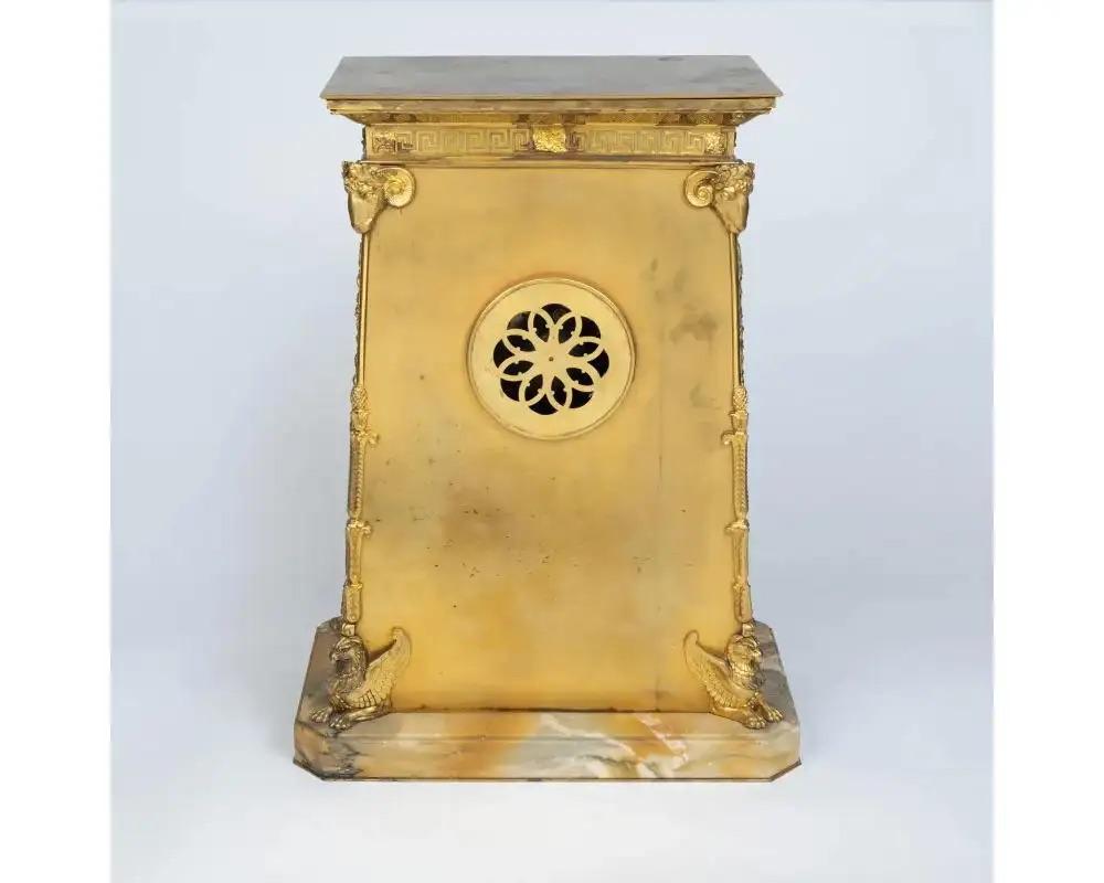 A French Empire Ormolu Bronze Mantle Clock after Percier et Fontaine In Good Condition For Sale In Long Island City, NY
