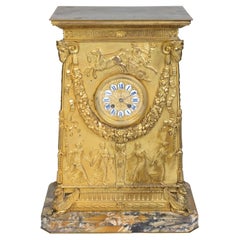 Pendule de cheminée Empire française en bronze doré d'après Percier et Fontaine