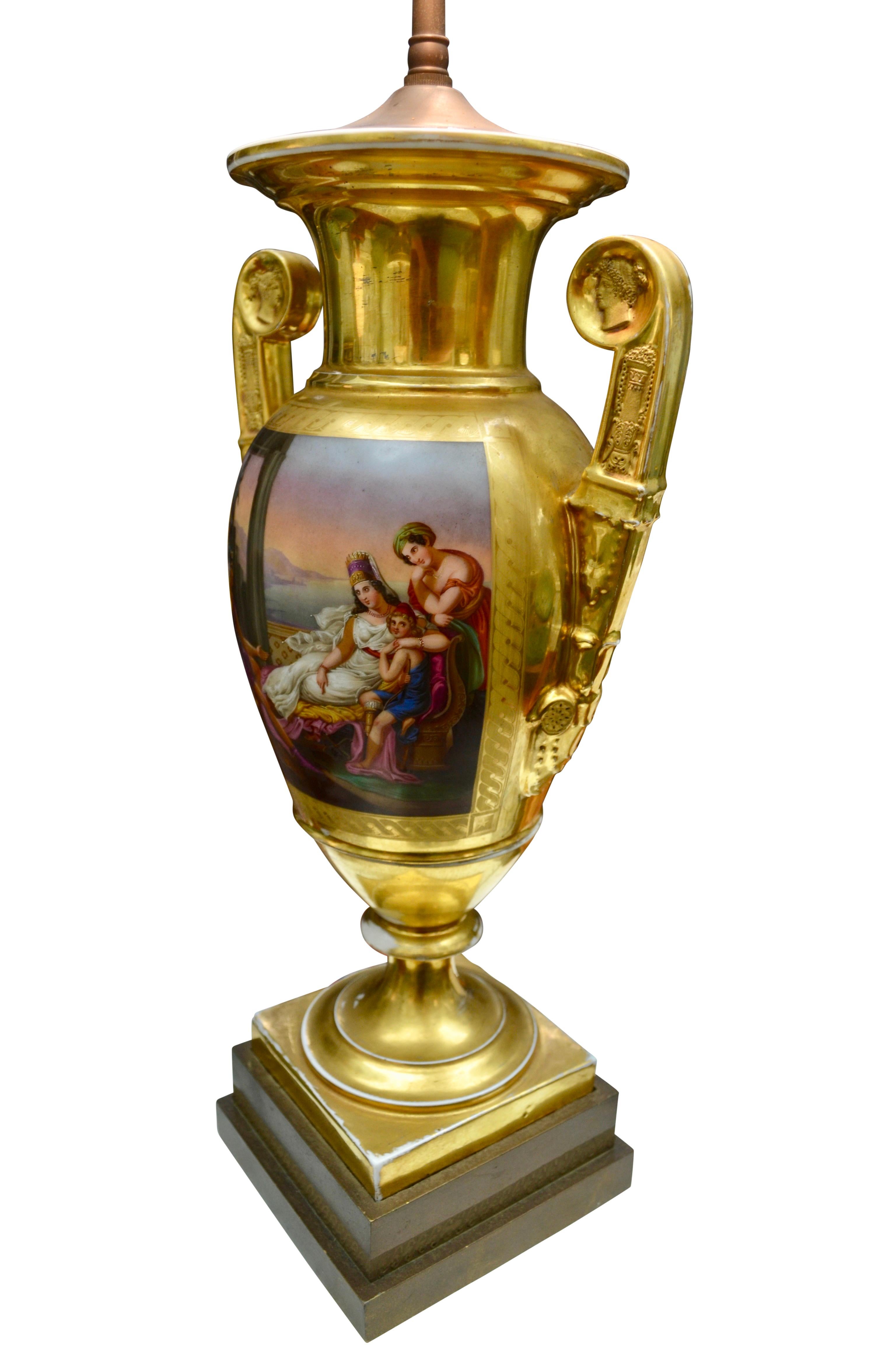 Peint à la main Vase en porcelaine Empire français de Paris transformé en lampe en vente