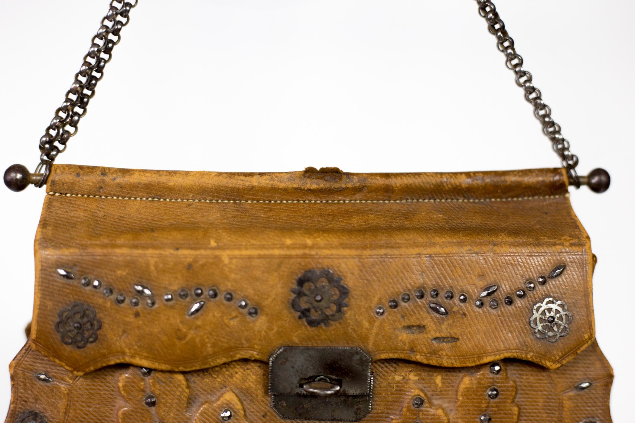 A French Empire Reticule in Leather and Steel beads - France Circa 1795-1815 For Sale 3