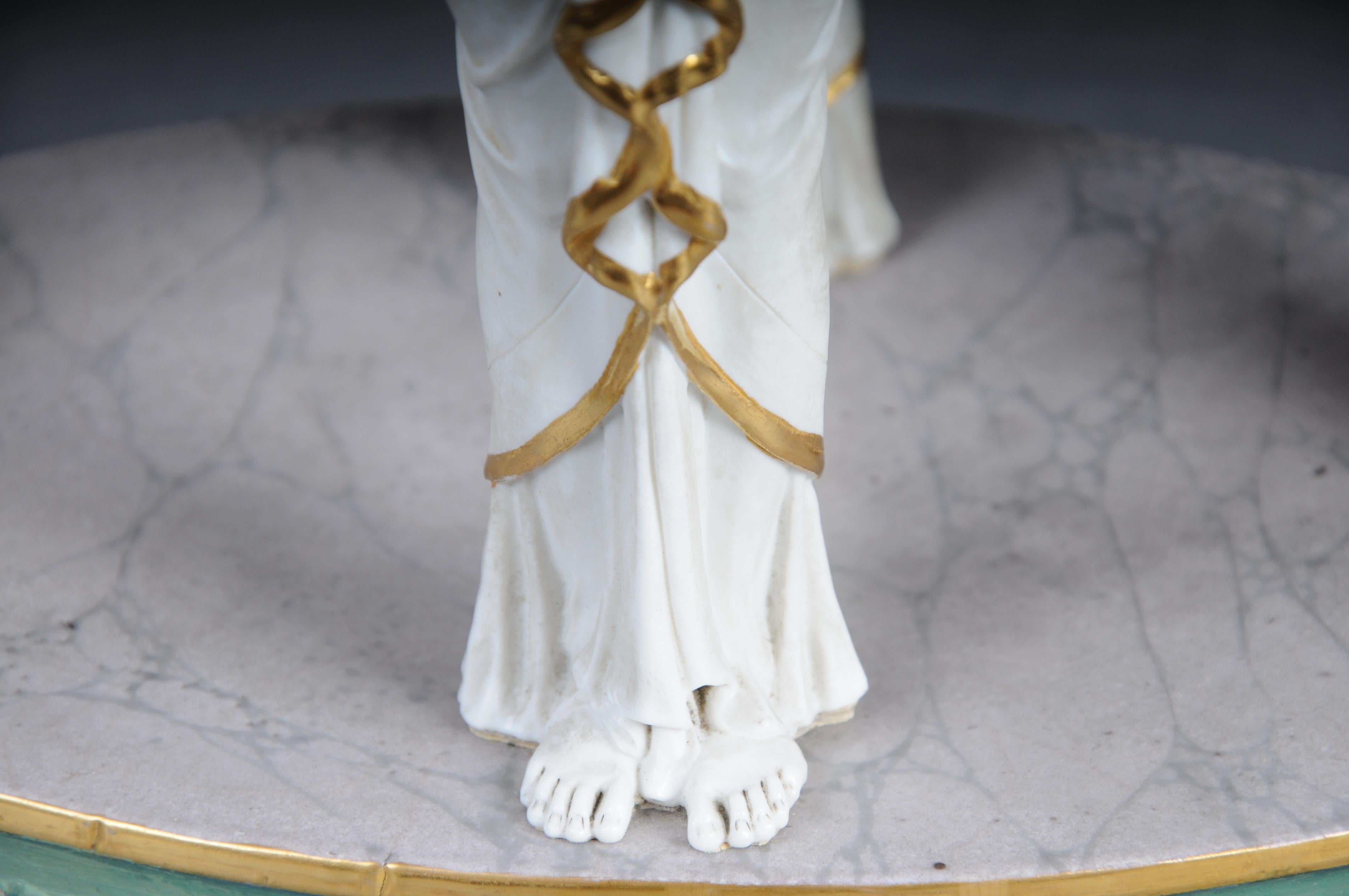 Centre de table en porcelaine de Sèvres vers 1820, Paris en vente 9