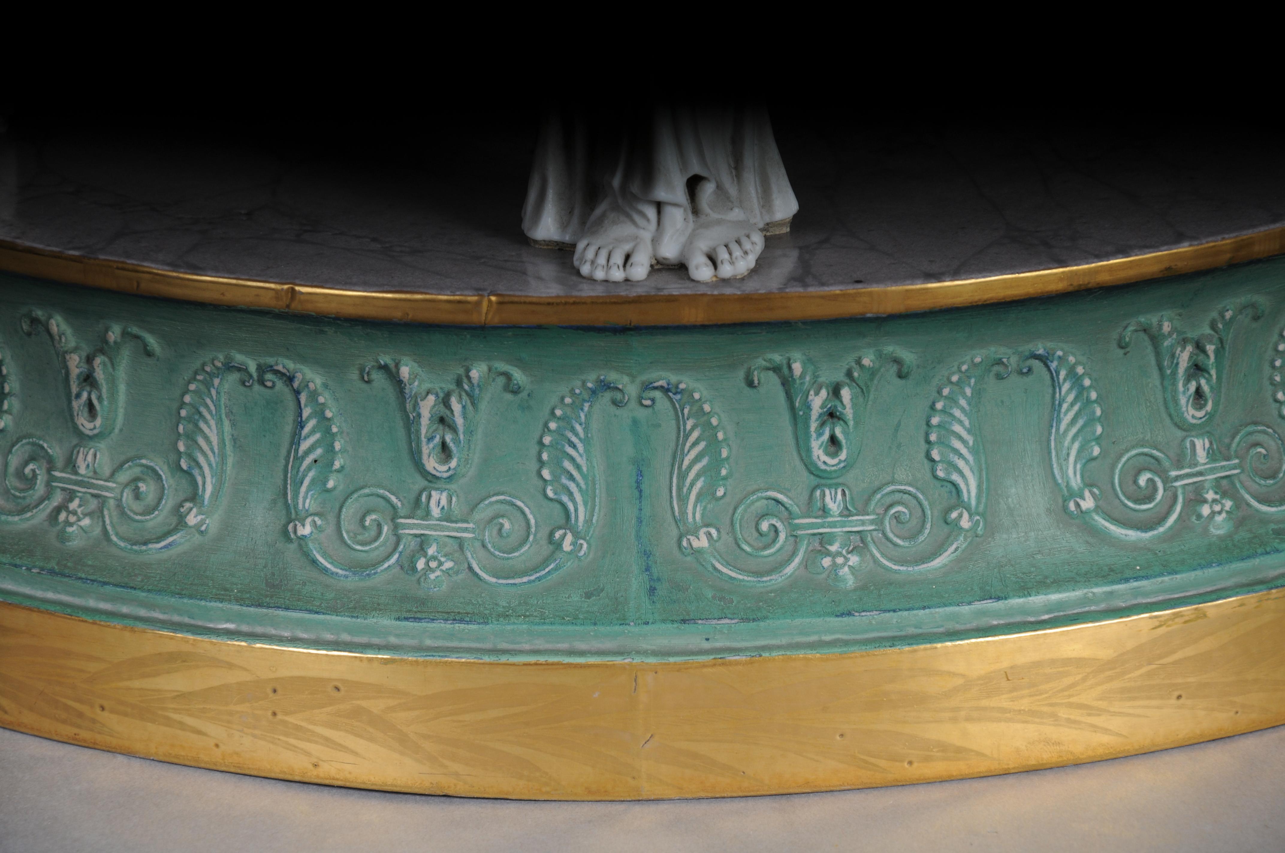 Centre de table en porcelaine de Sèvres vers 1820, Paris Bon état - En vente à Berlin, DE