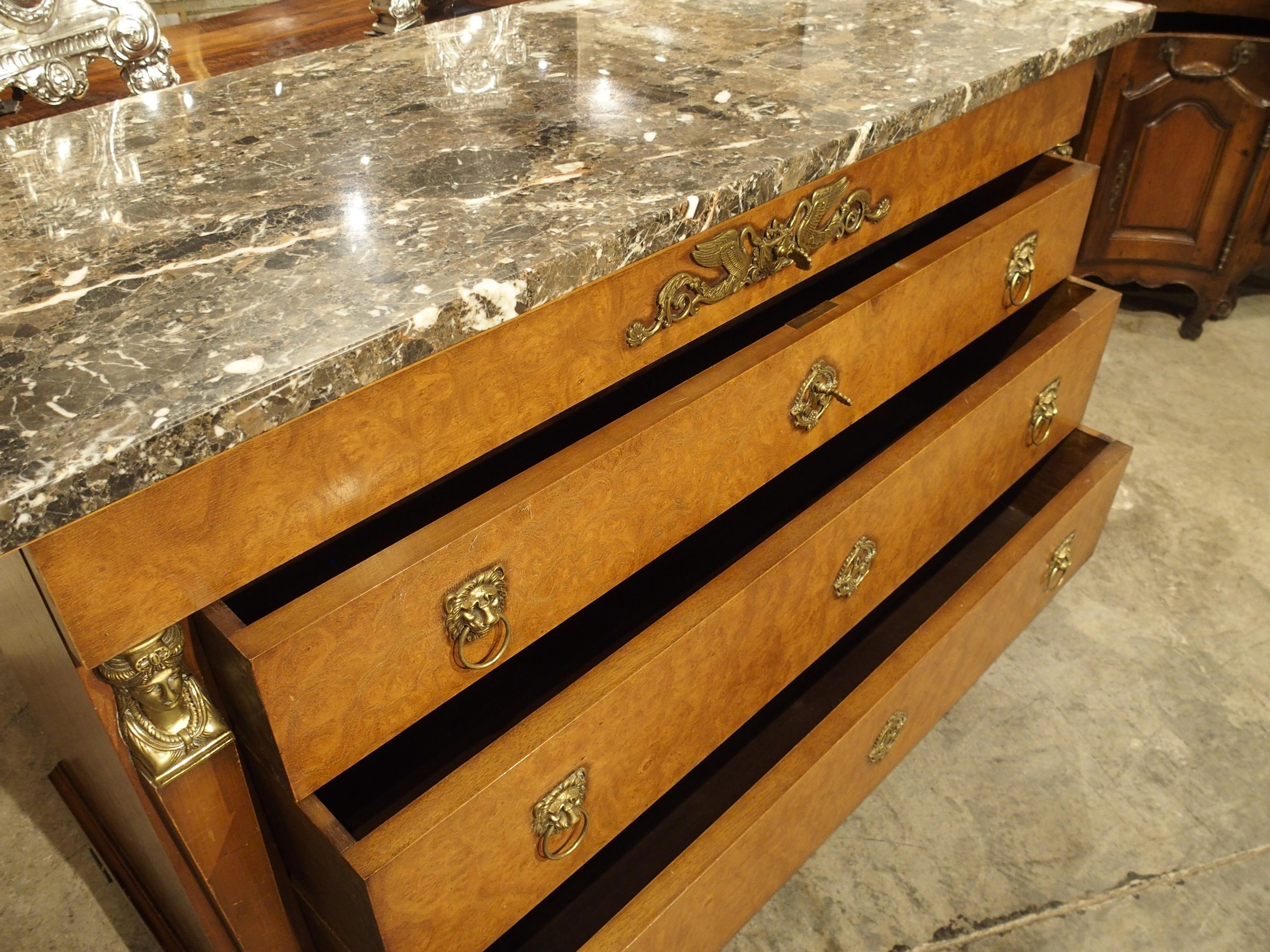 Commode in stile Impero francese con piano in marmo e montature dorate, CIRCA 1900 in vendita 2