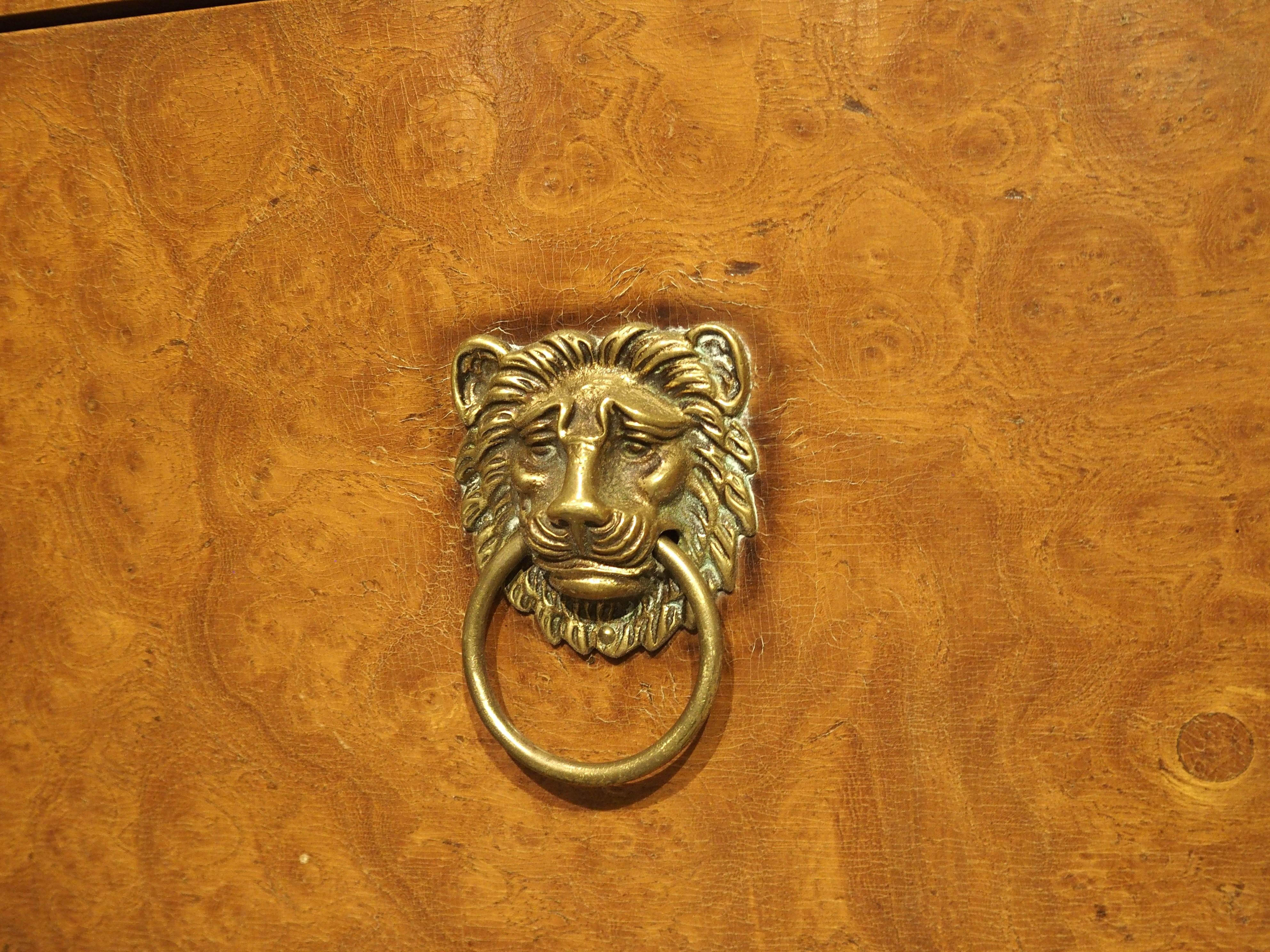 Commode in stile Impero francese con piano in marmo e montature dorate, CIRCA 1900 In condizioni buone in vendita a Dallas, TX