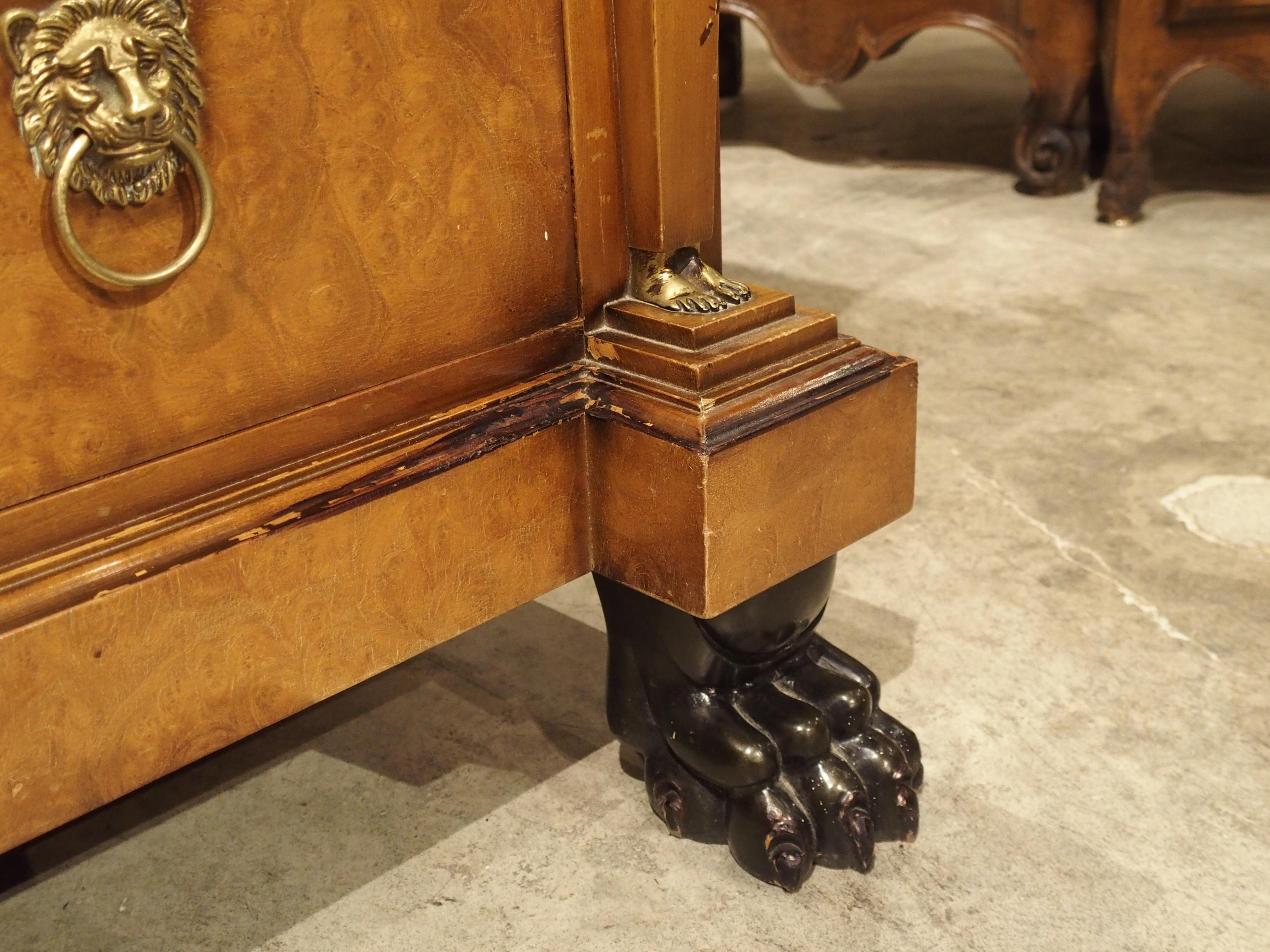 Commode in stile Impero francese con piano in marmo e montature dorate, CIRCA 1900 in vendita 1