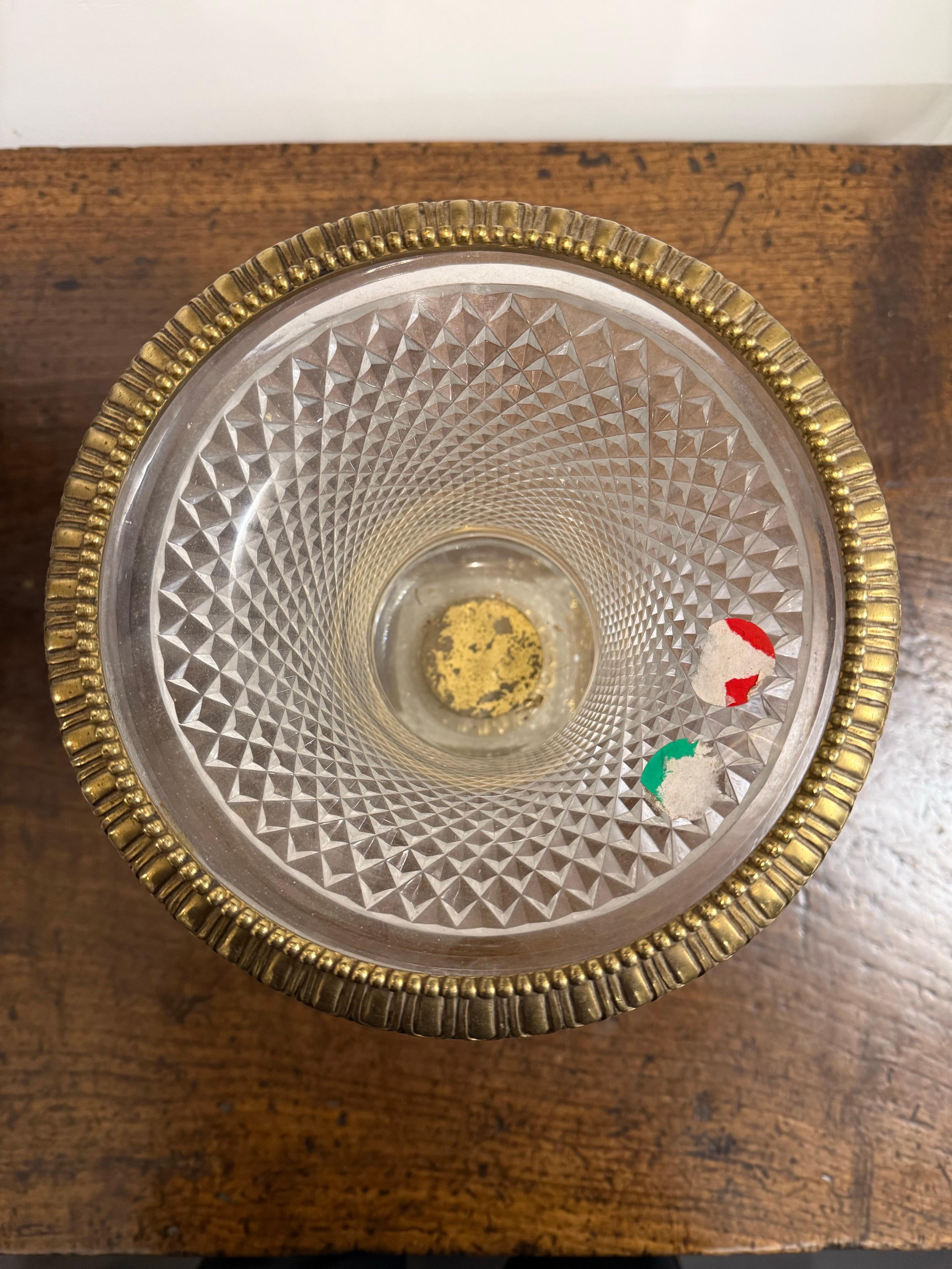 Urna de cristal tallado y bronce d'Oré de estilo Imperio francés, S. XIX en venta 4