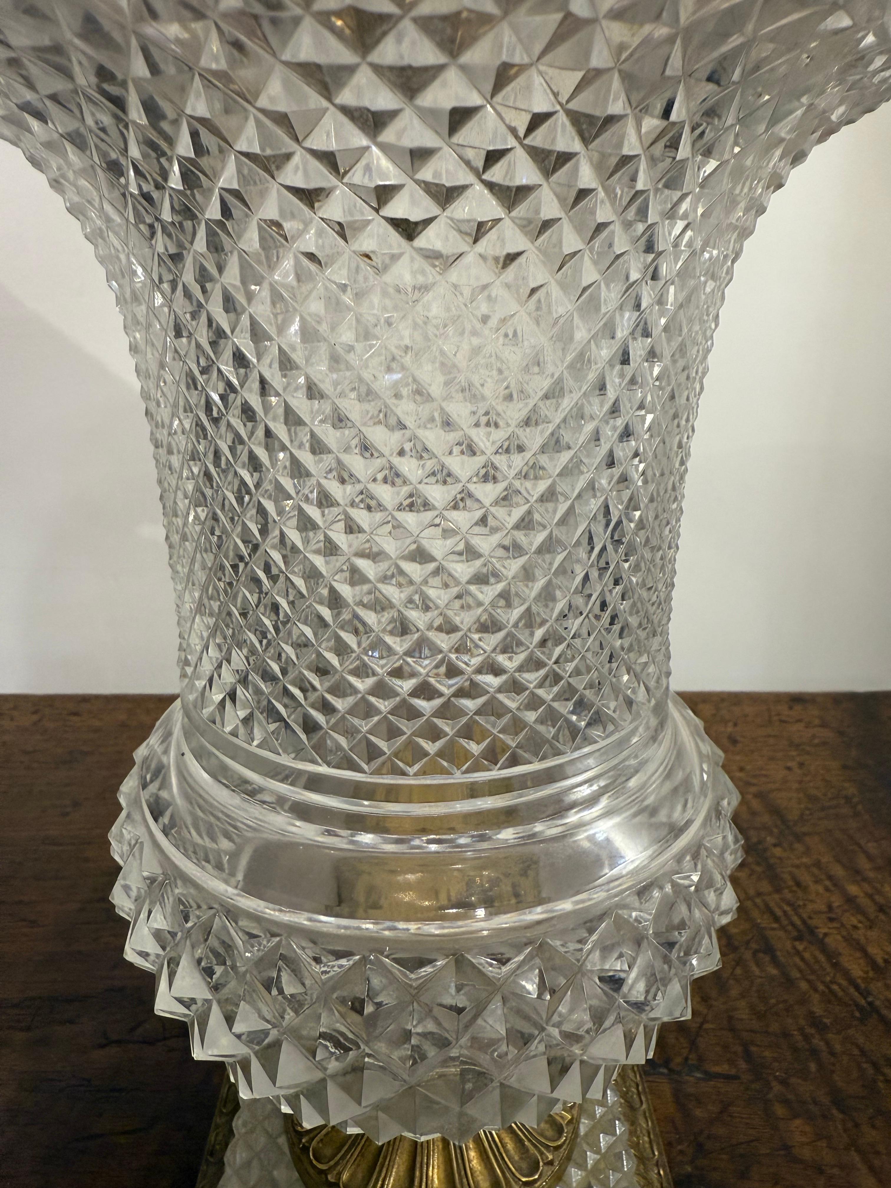 Urna de cristal tallado y bronce d'Oré de estilo Imperio francés, S. XIX en venta 5