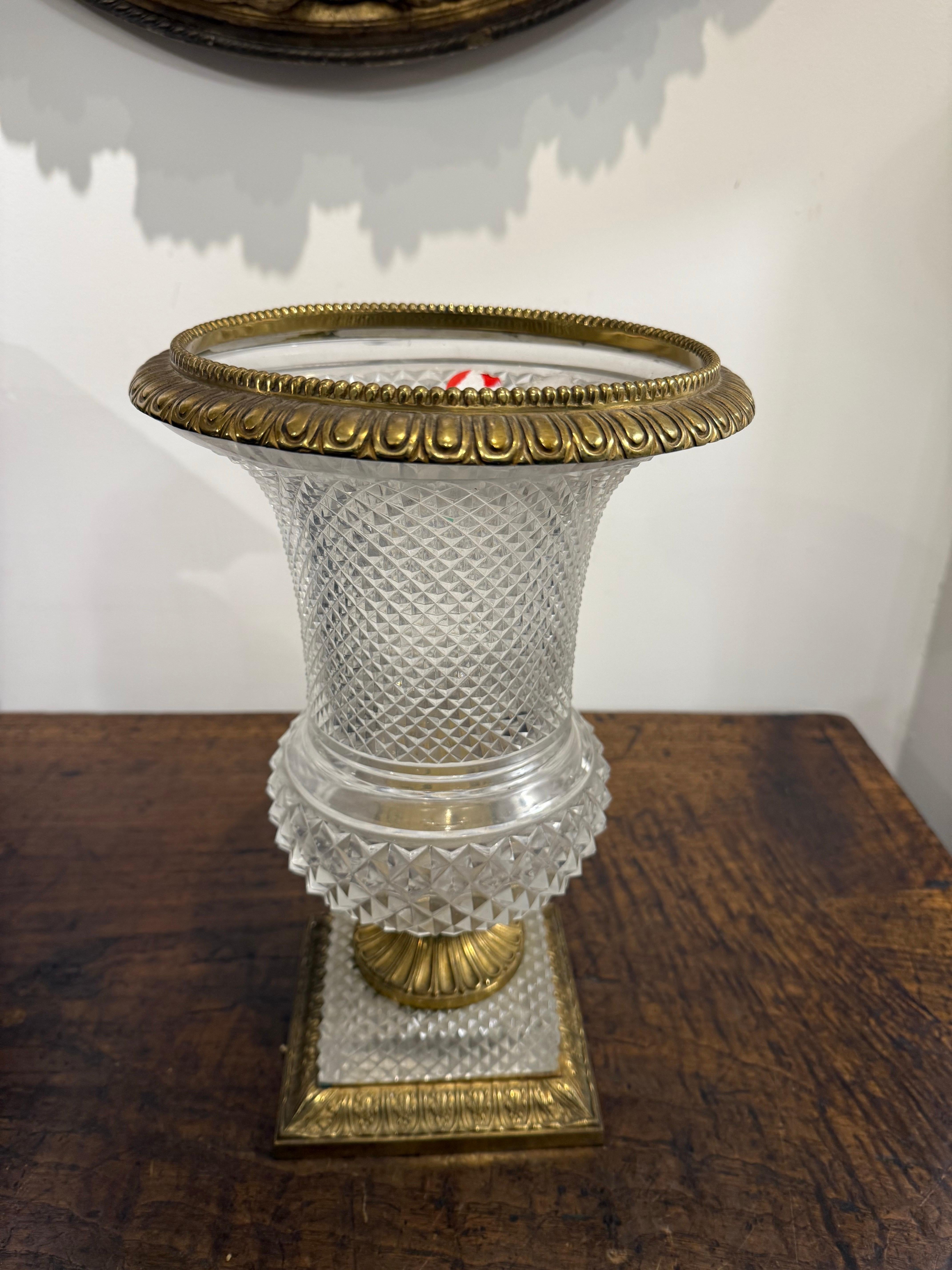 Urna de cristal tallado y bronce d'Oré de estilo Imperio francés, S. XIX siglo XIX en venta