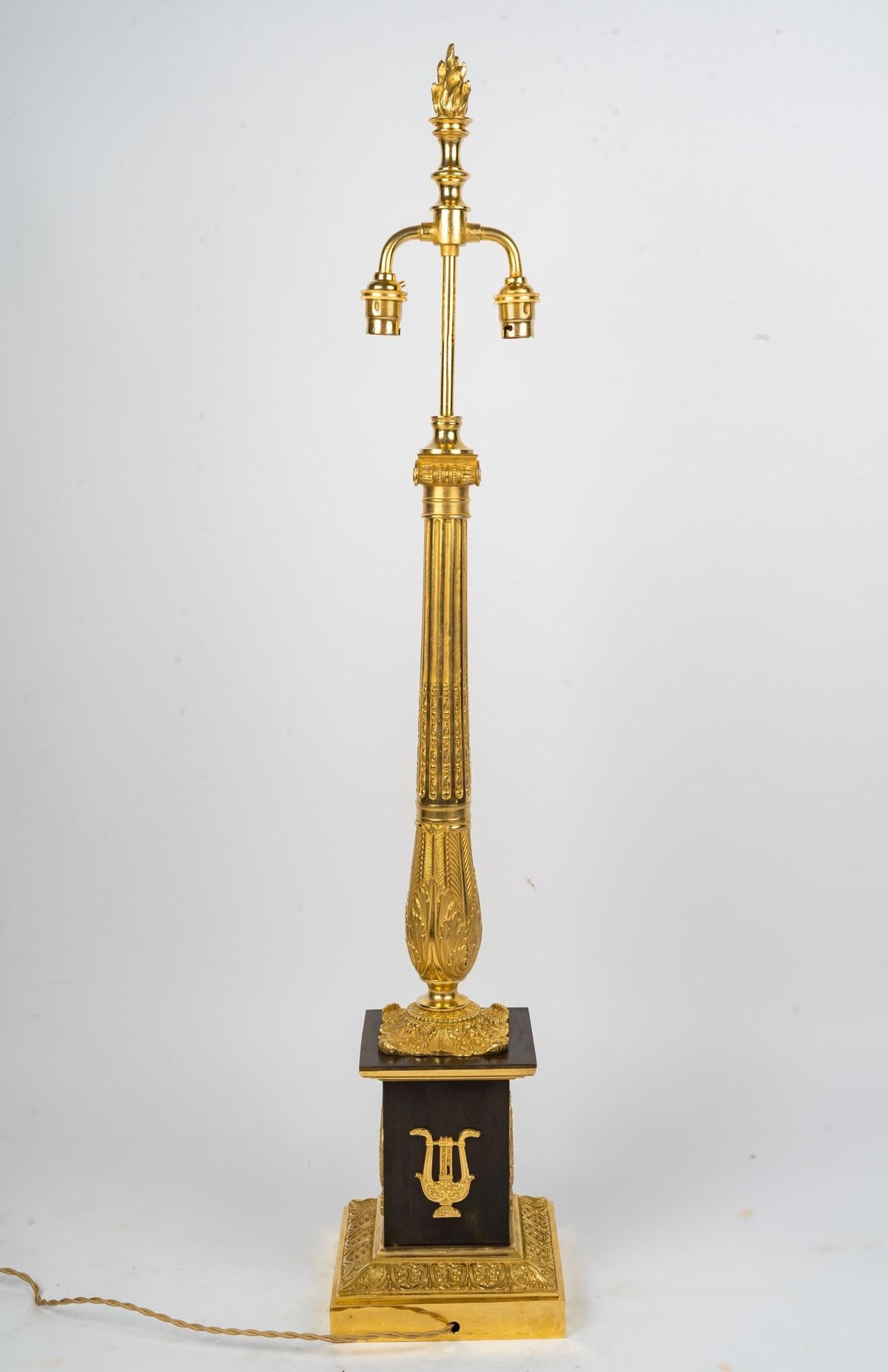 Lámpara francesa de estilo Imperio Finales del siglo XIX Dorado en venta