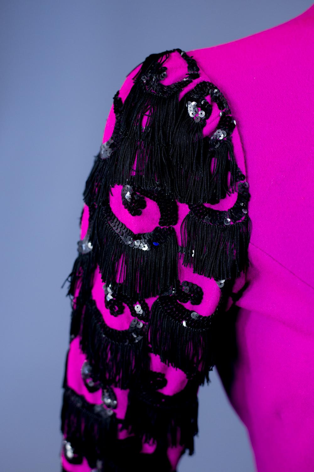 Violet Boléro de soirée français en laine Fuschia brodé de paillettes Circa 1940 en vente