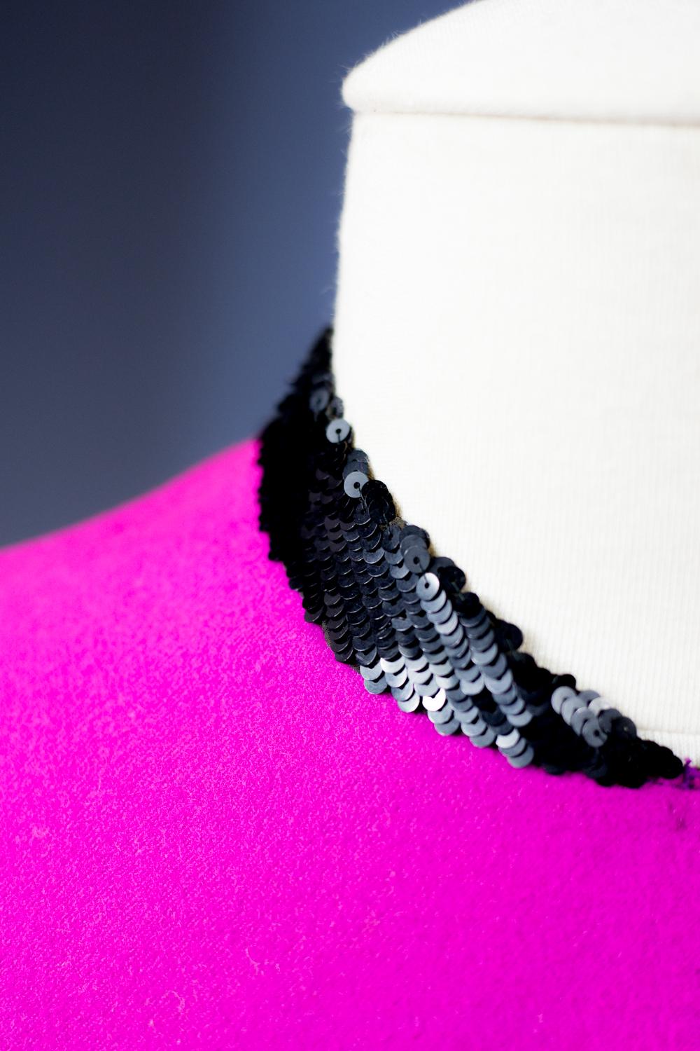 Boléro de soirée français en laine Fuschia brodé de paillettes Circa 1940 Bon état - En vente à Toulon, FR