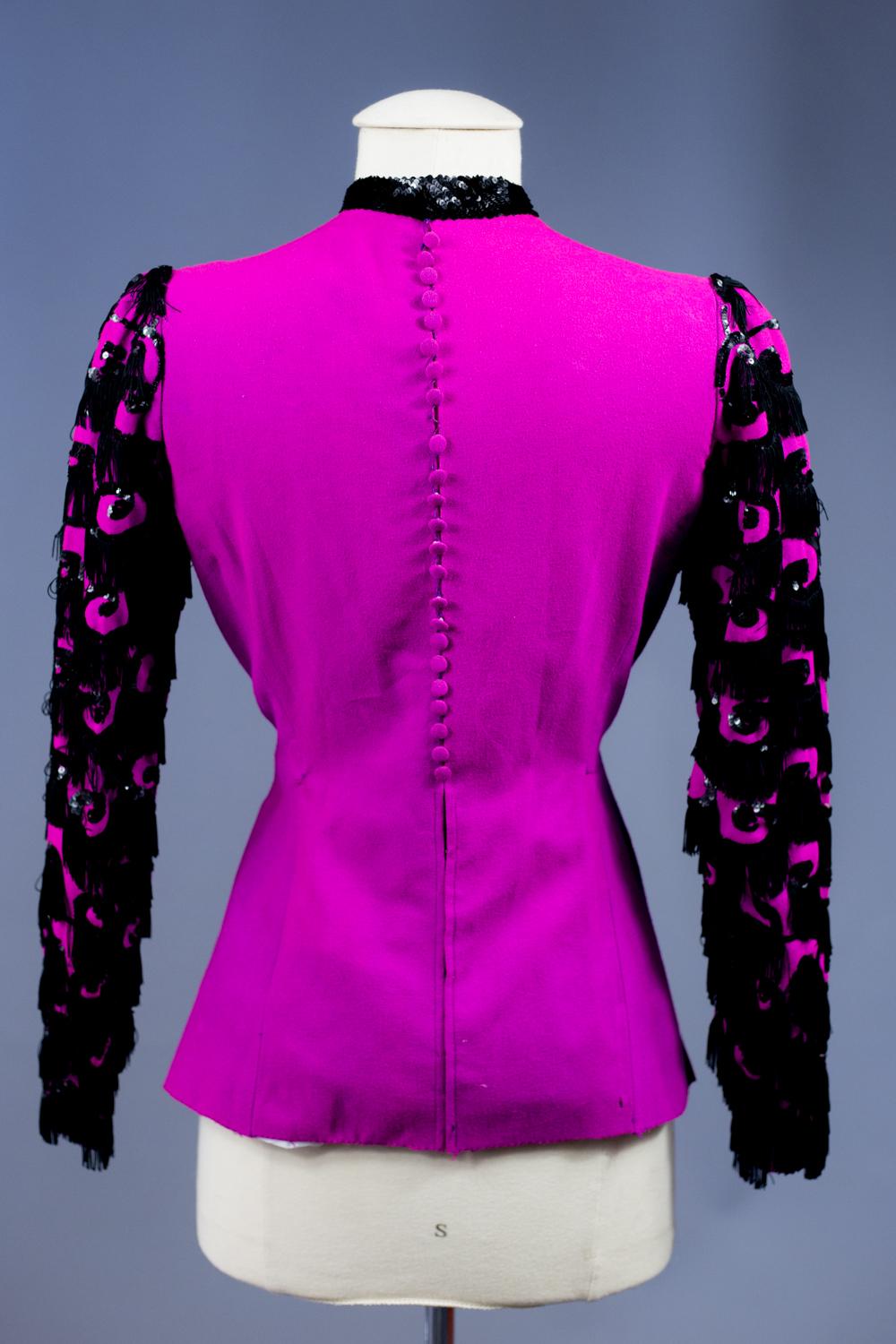 Boléro de soirée français en laine Fuschia brodé de paillettes Circa 1940 en vente 2