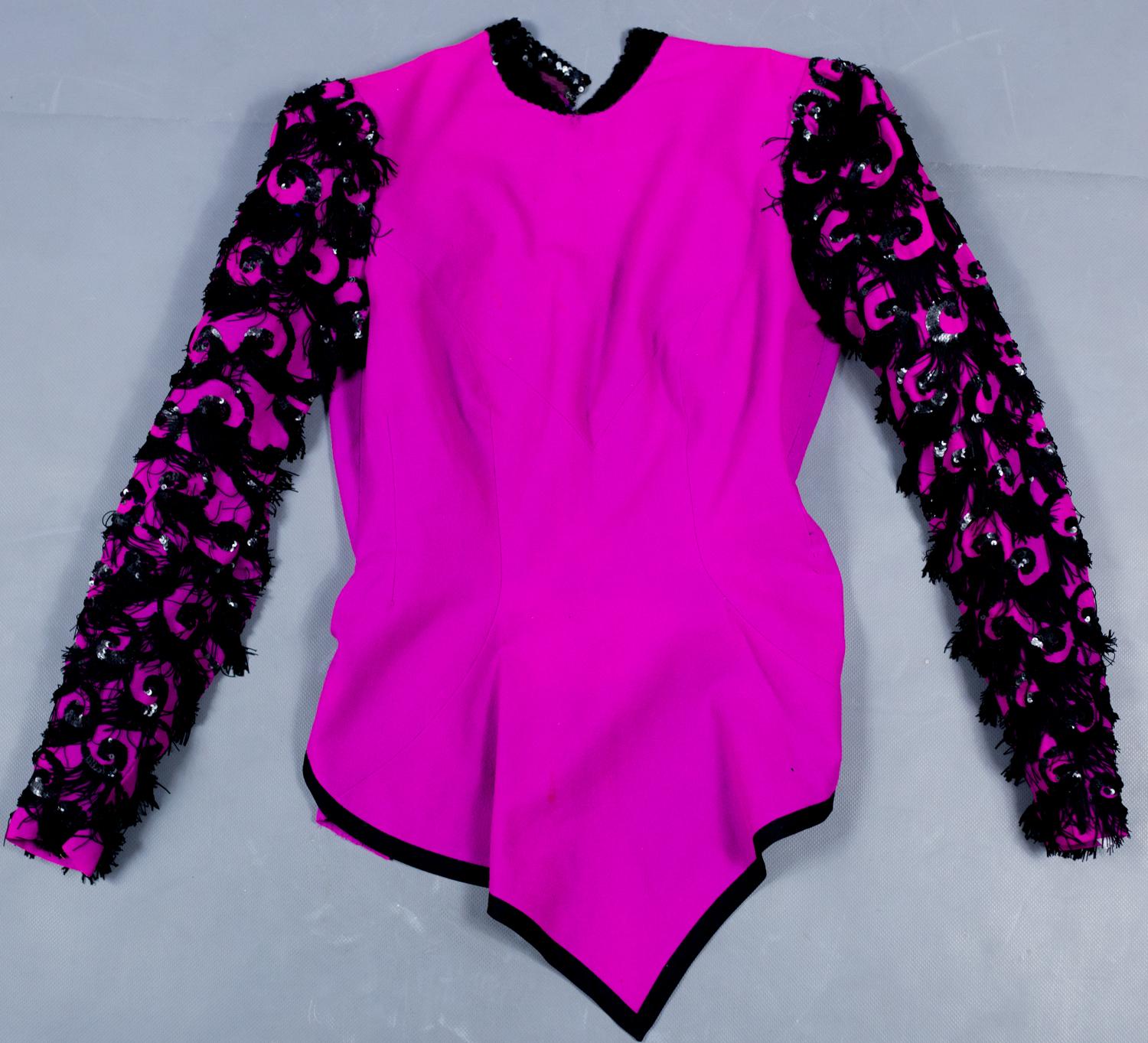 Boléro de soirée français en laine Fuschia brodé de paillettes Circa 1940 en vente 3