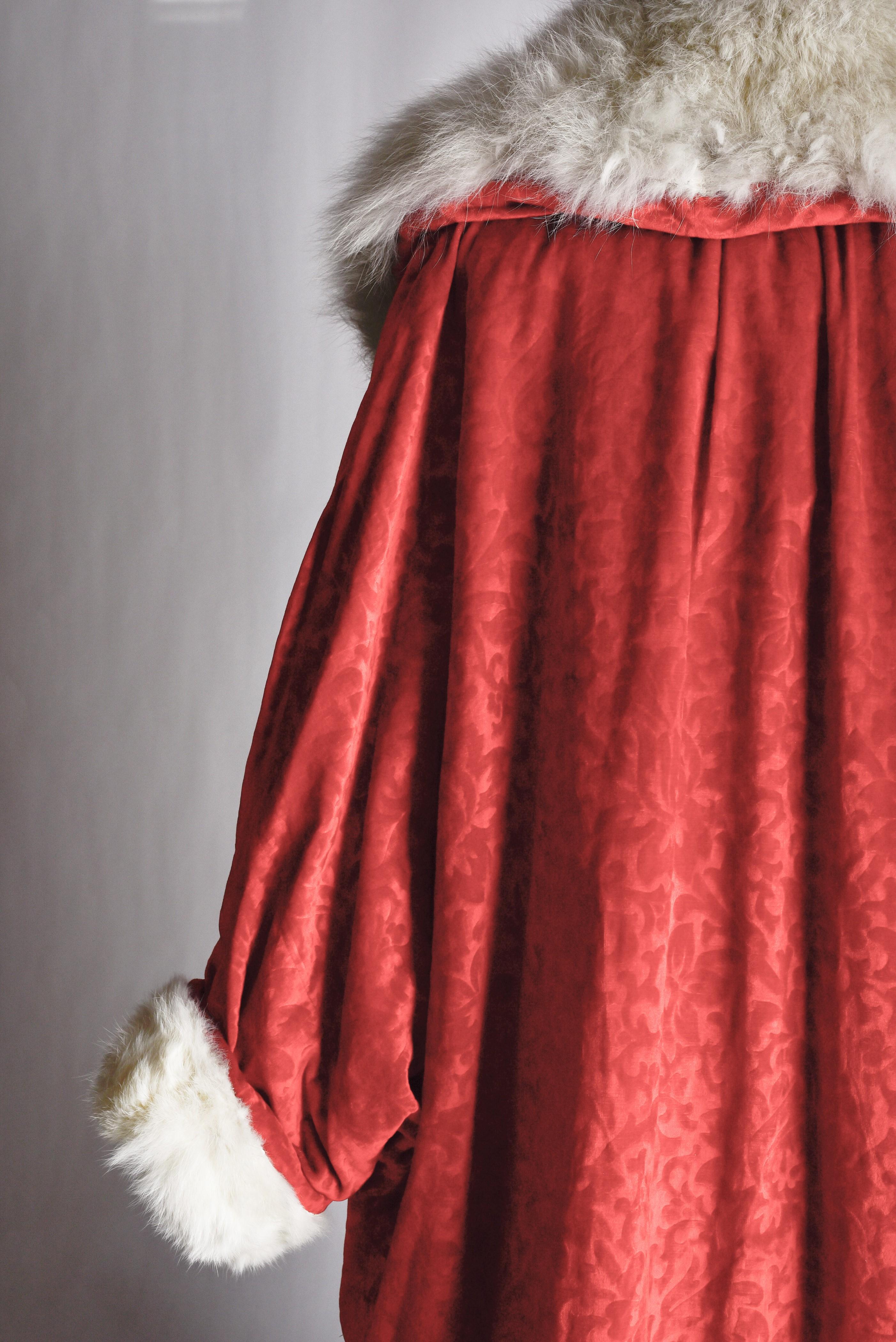 A French Evening coat in velvet and Siberian white fox Circa 1930 For Sale 8