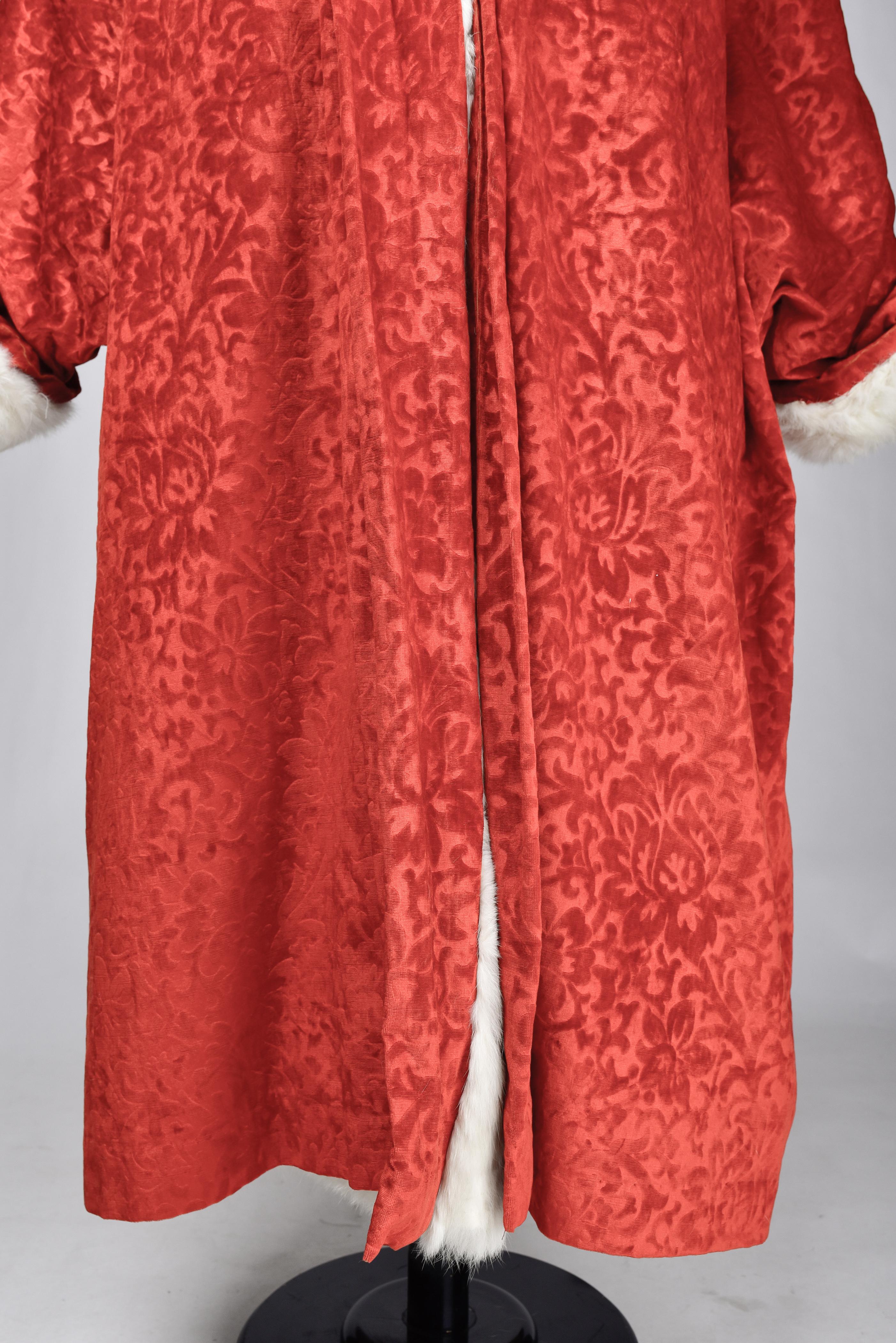 Red A French Evening coat in velvet and Siberian white fox Circa 1930 For Sale