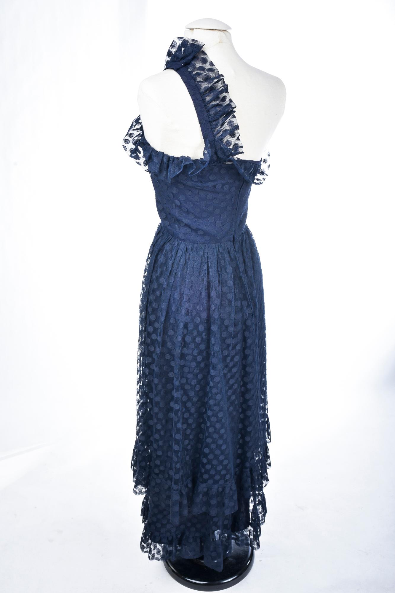 Ein Jean-Louis Sherrer-Abend  Kleid in Marineblau mit Polka-Dots aus Netz, um 1980 im Angebot 9