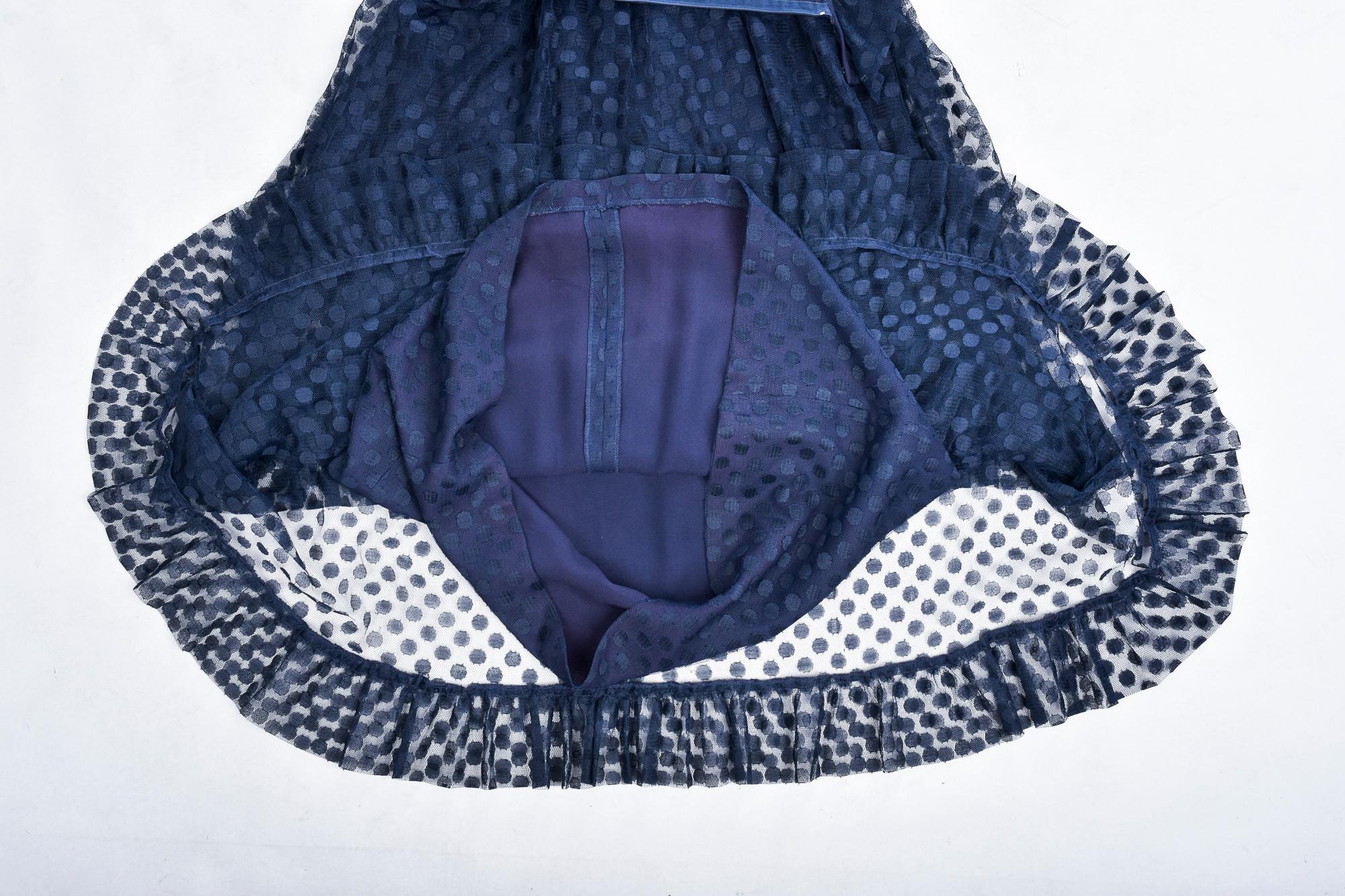 Ein Jean-Louis Sherrer-Abend  Kleid in Marineblau mit Polka-Dots aus Netz, um 1980 im Zustand „Gut“ im Angebot in Toulon, FR