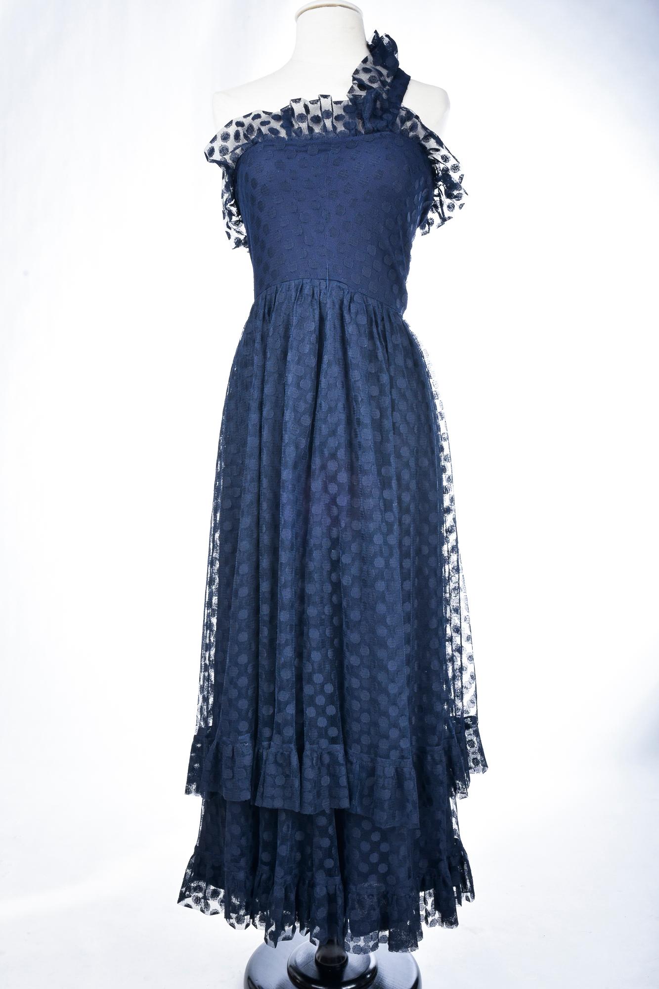 Ein Jean-Louis Sherrer-Abend  Kleid in Marineblau mit Polka-Dots aus Netz, um 1980 im Angebot 1