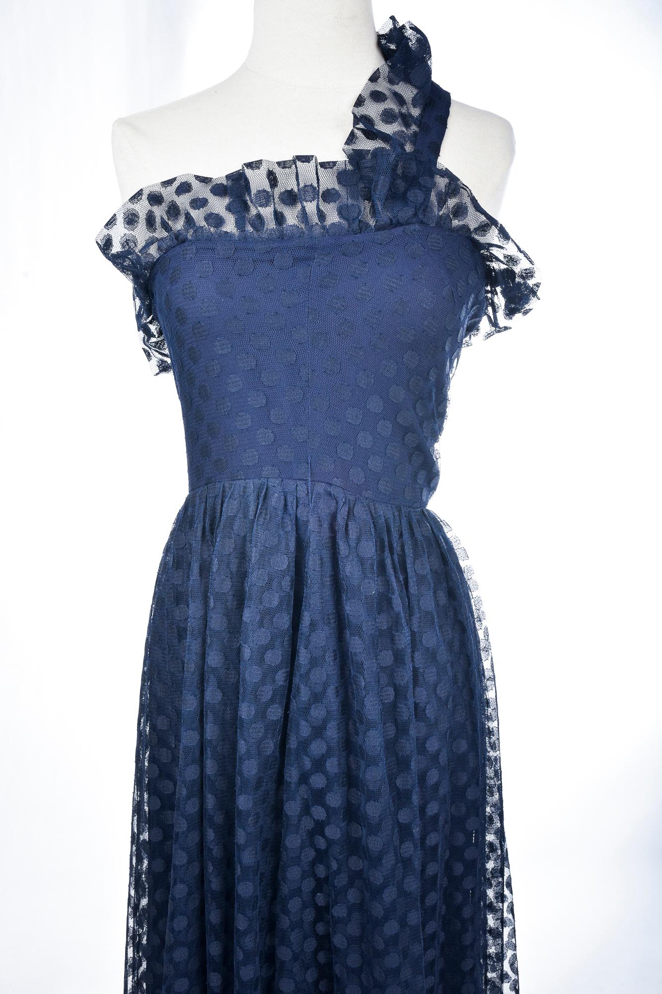 Ein Jean-Louis Sherrer-Abend  Kleid in Marineblau mit Polka-Dots aus Netz, um 1980 im Angebot 3