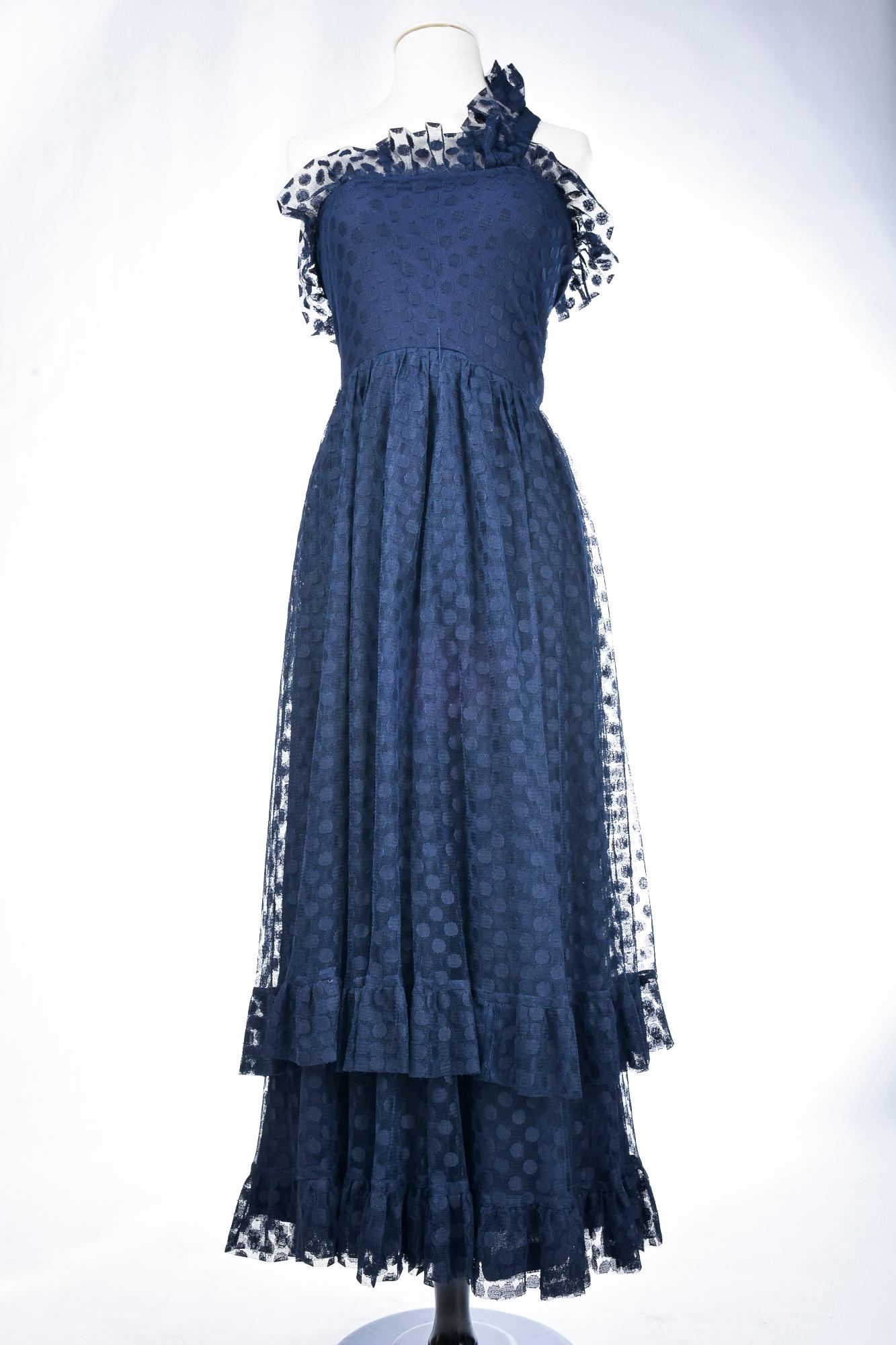 Ein Jean-Louis Sherrer-Abend  Kleid in Marineblau mit Polka-Dots aus Netz, um 1980 im Angebot 4
