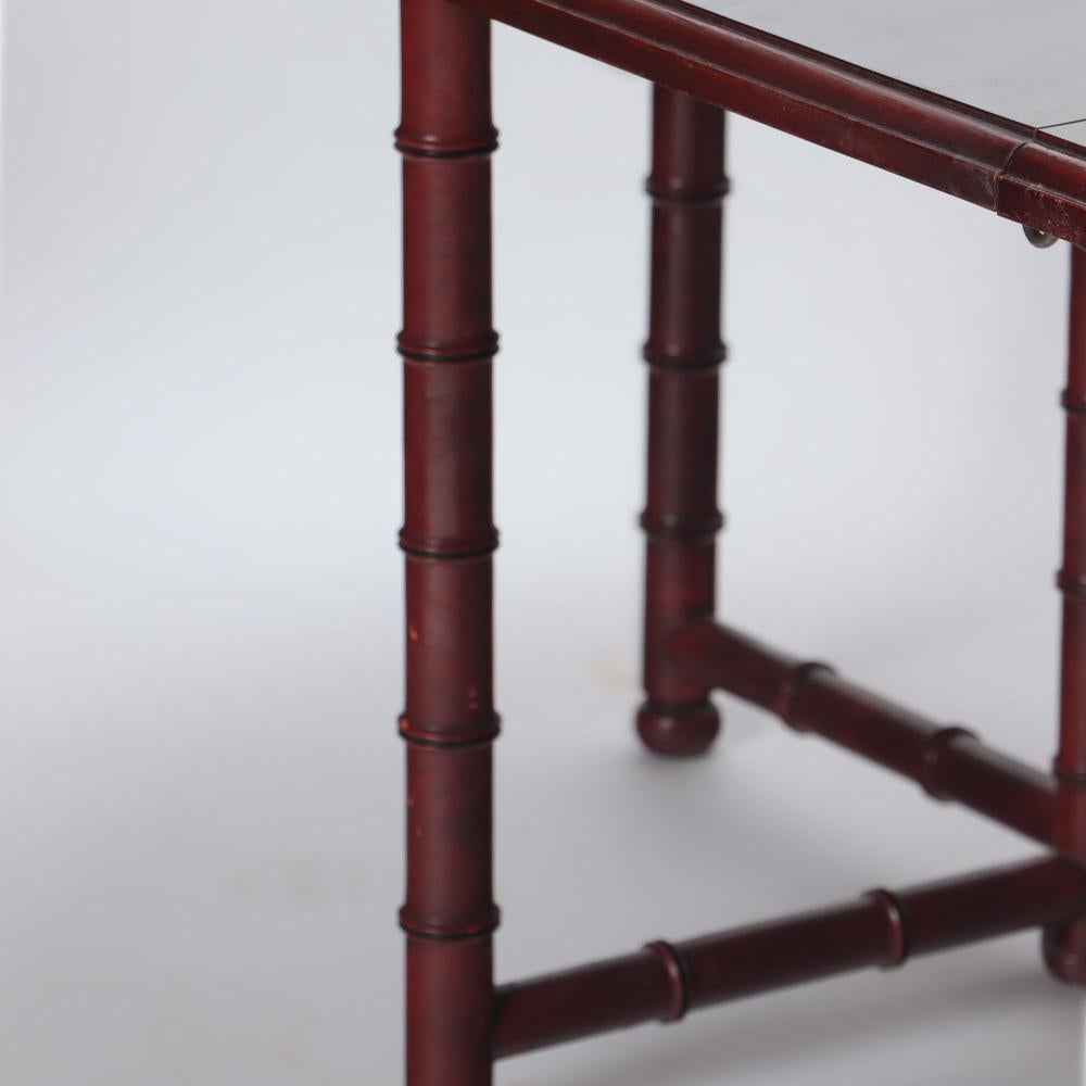 20ième siècle Table de salle à manger française en faux bambou, à la manière de Jansen, vers 1960. en vente