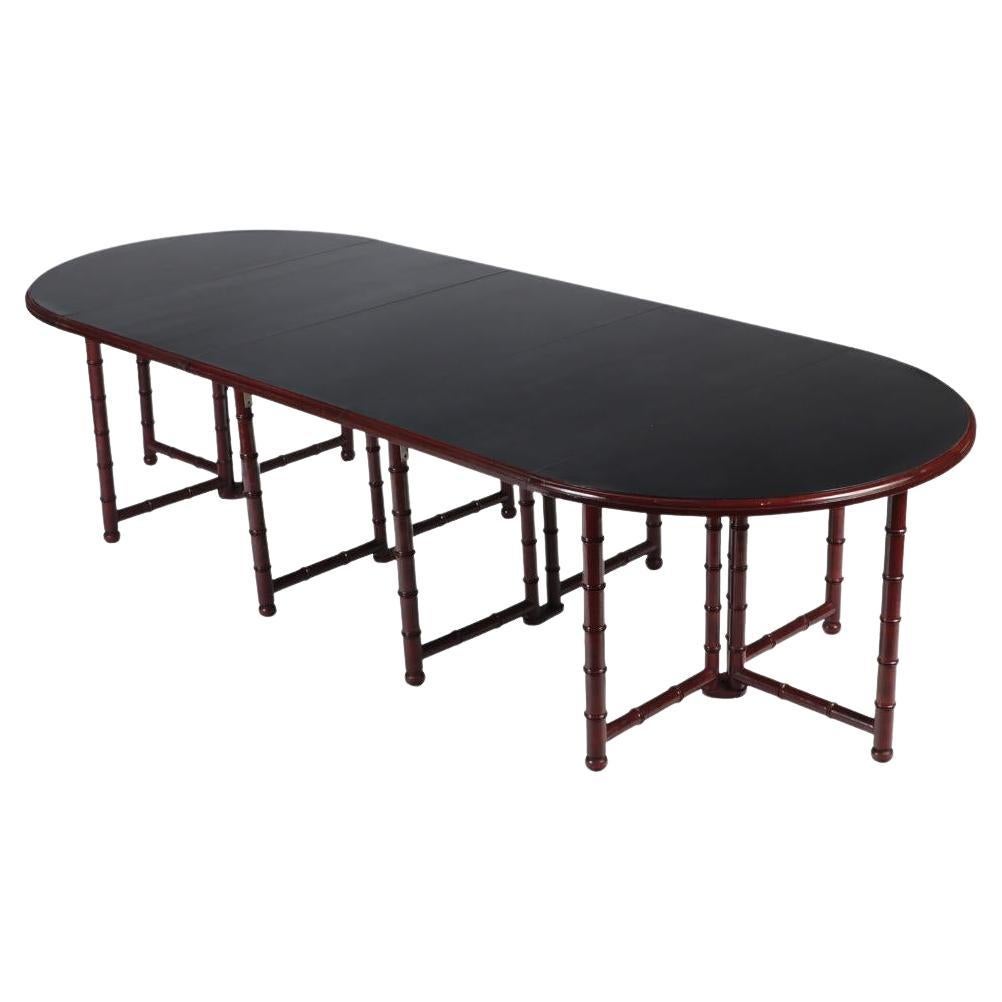 Table de salle à manger française en faux bambou, à la manière de Jansen, vers 1960. en vente