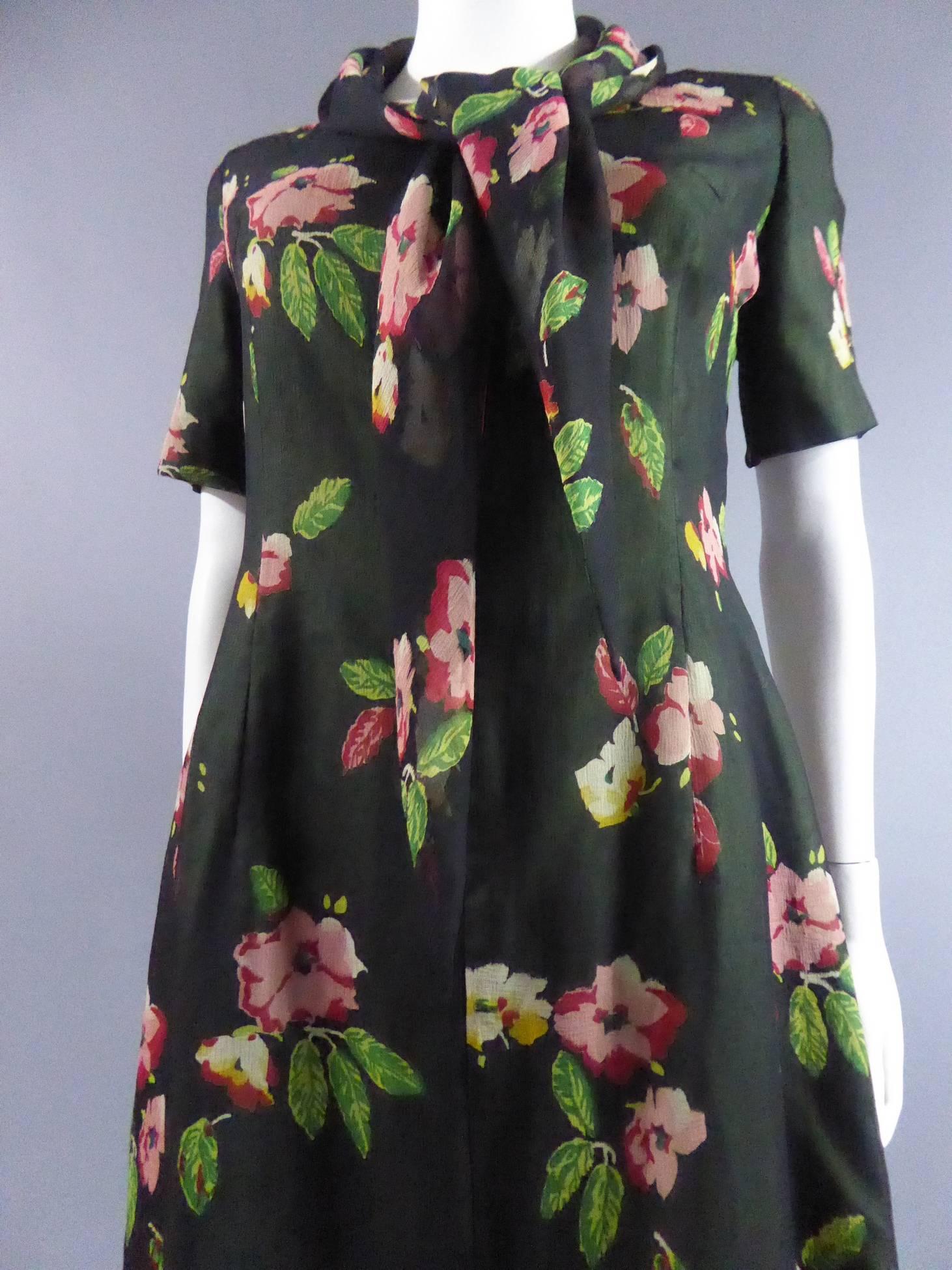 Robe française en mousseline imprimée à fleurs avec jupe amovible, vers 1950-1960 en vente 5