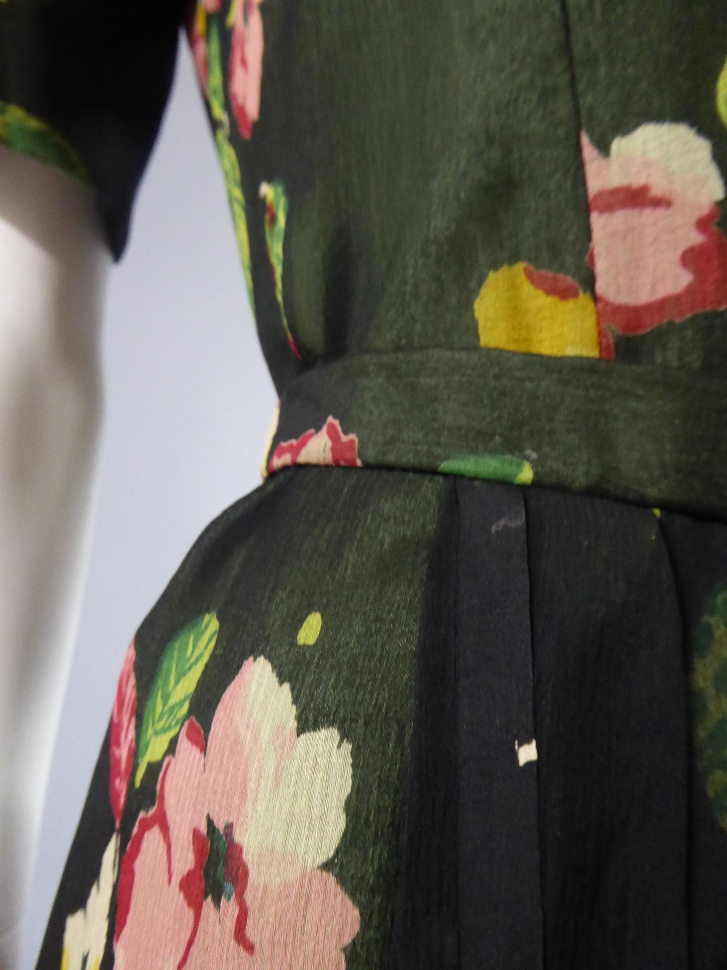 Robe française en mousseline imprimée à fleurs avec jupe amovible, vers 1950-1960 en vente 6