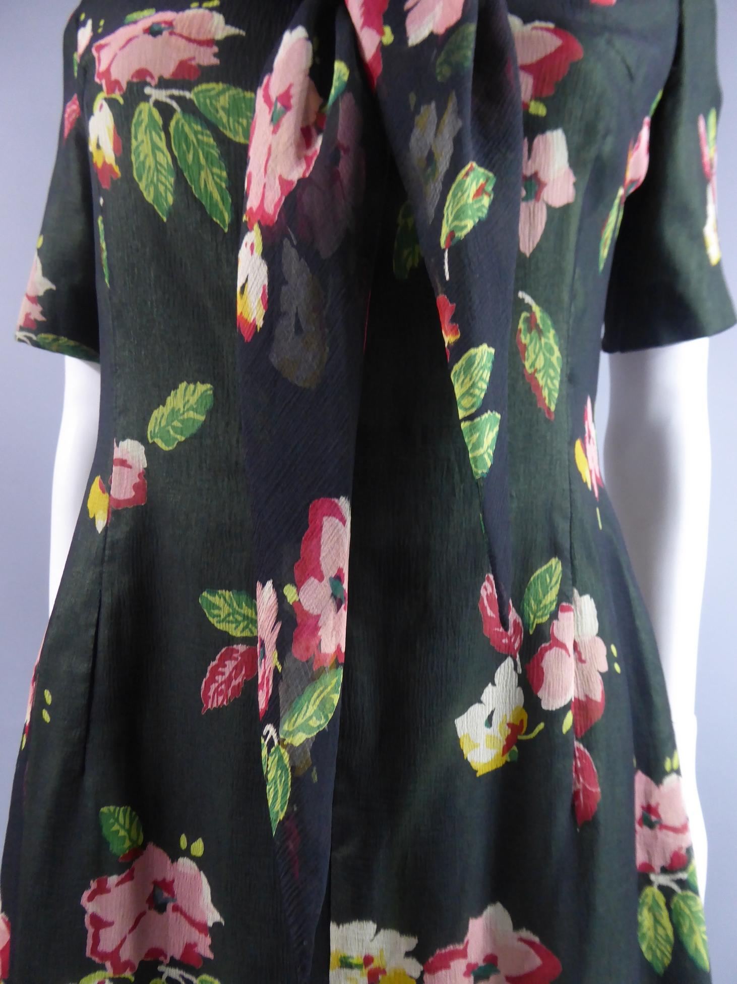 Robe française en mousseline imprimée à fleurs avec jupe amovible, vers 1950-1960 en vente 7