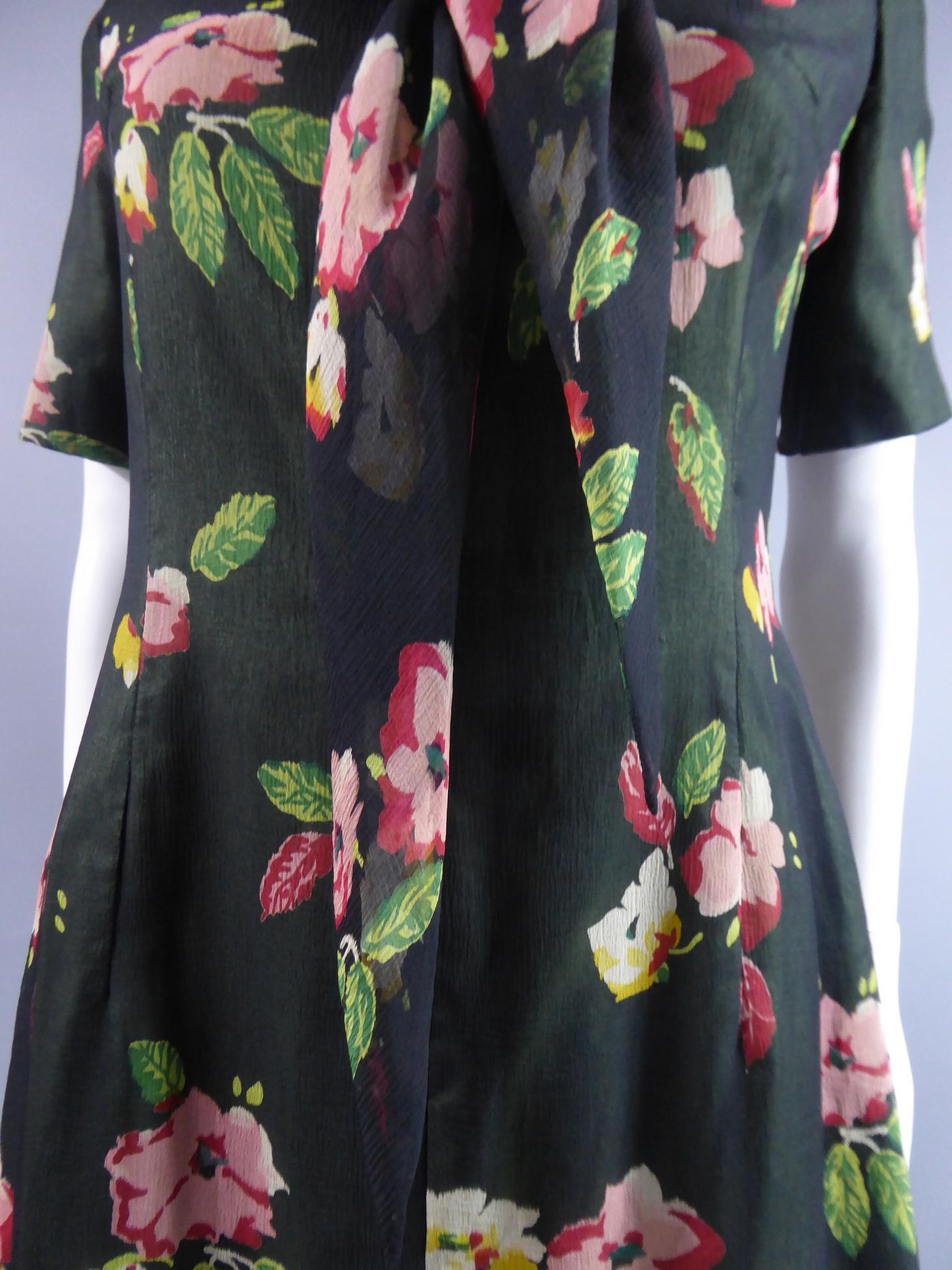 A French Flowered Printed Chiffon Dress With Removable Skirt, circa 1950-1960 For Sale 7