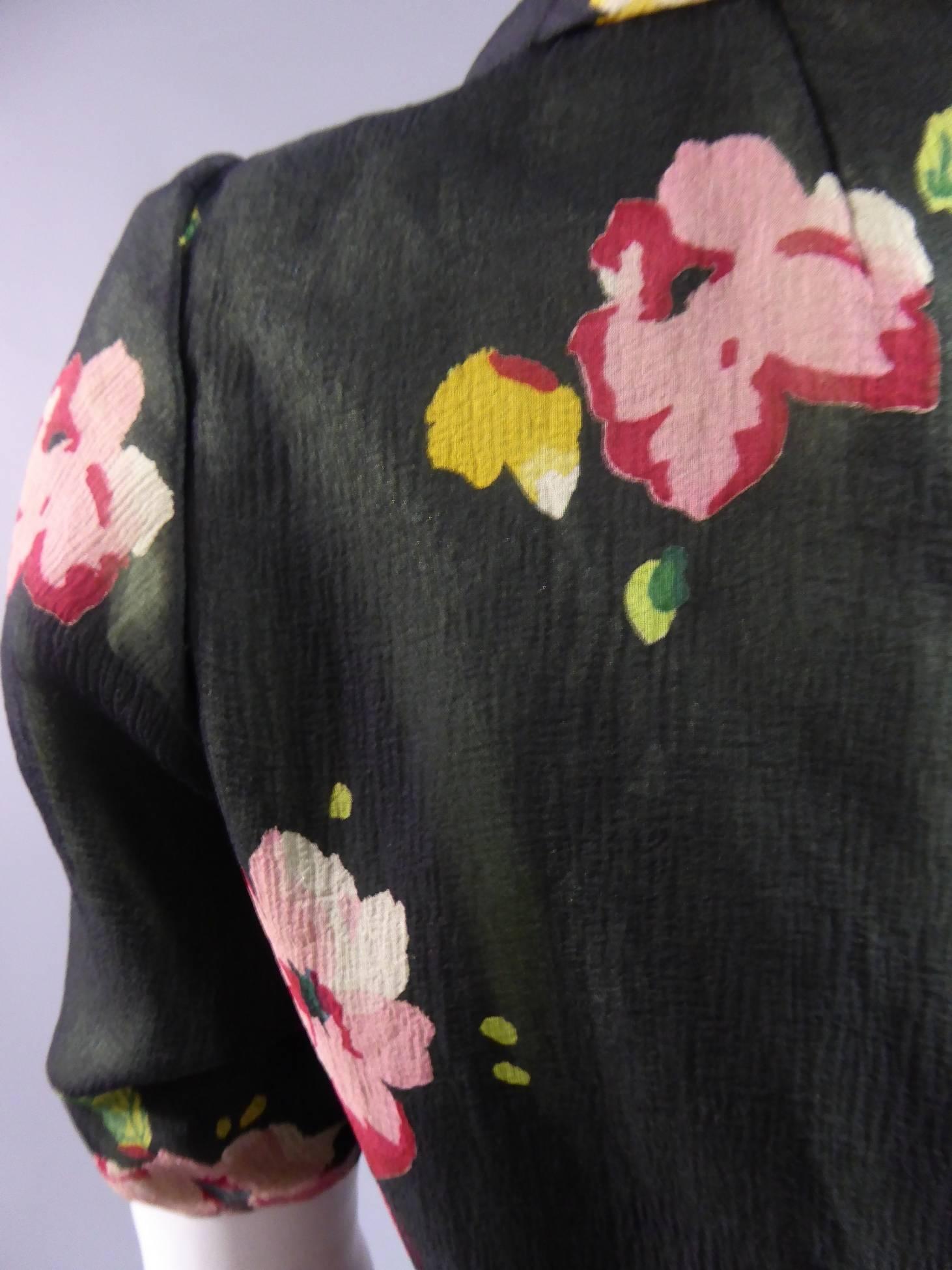 Robe française en mousseline imprimée à fleurs avec jupe amovible, vers 1950-1960 Bon état - En vente à Toulon, FR