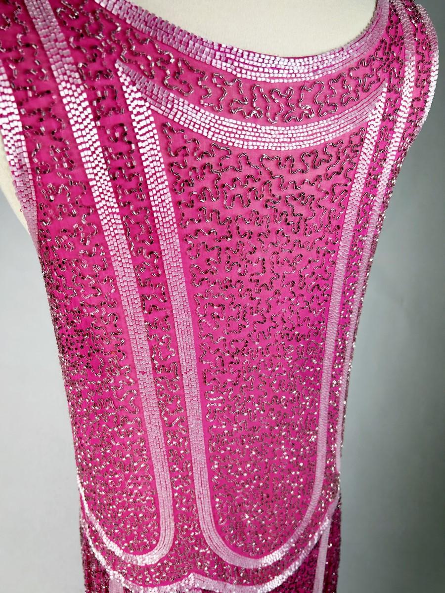 A French Fuschia Flapper dress with glass beads embroidery Circa 1925 For Sale 7