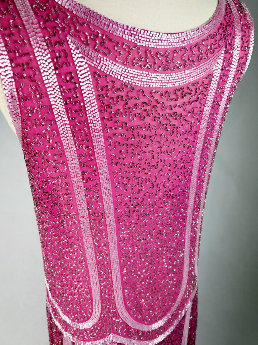 Französisches Fuschia-Flapper-Kleid mit Glasperlenstickerei, um 1925 im Angebot 6