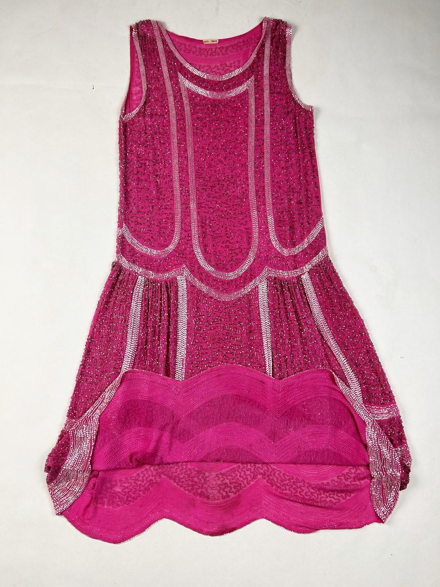Französisches Fuschia-Flapper-Kleid mit Glasperlenstickerei, um 1925 im Angebot 11