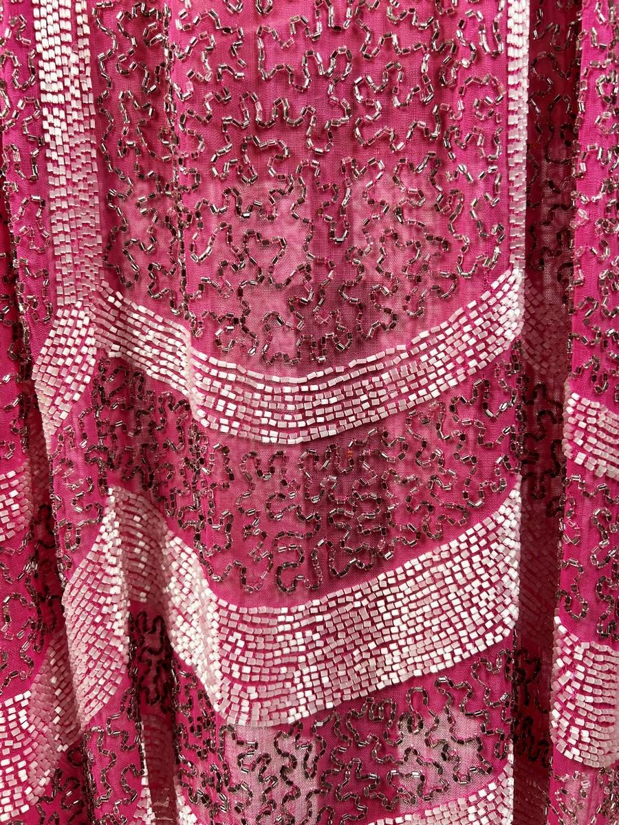 A French Fuschia Flapper dress with glass beads embroidery Circa 1925 For Sale 1