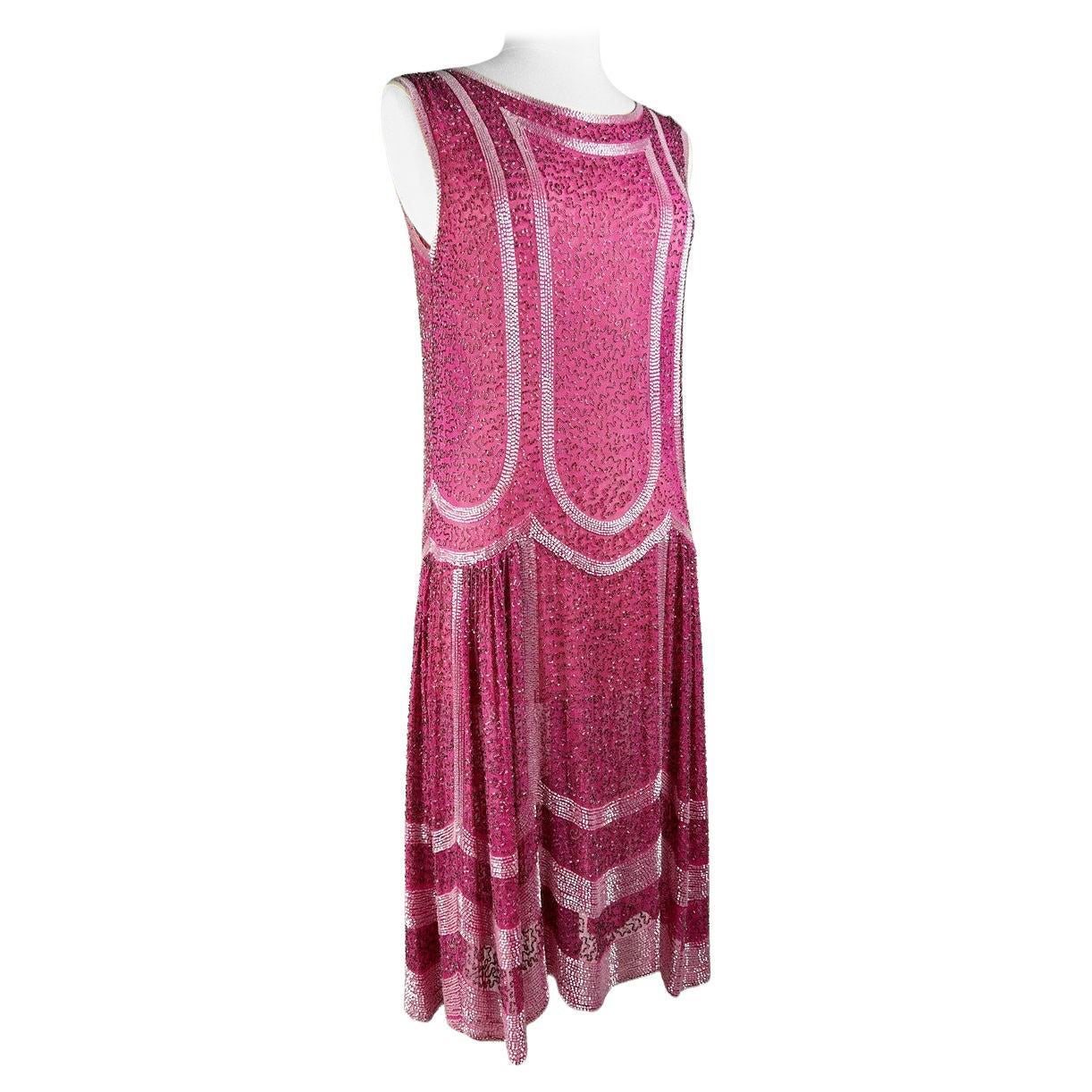 Französisches Fuschia-Flapper-Kleid mit Glasperlenstickerei, um 1925 im Angebot
