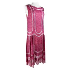 Französisches Fuschia-Flapper-Kleid mit Glasperlenstickerei, um 1925
