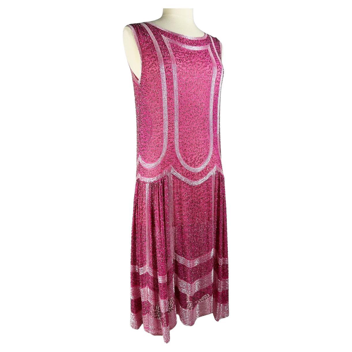 Französisches Fuschia-Flapper-Kleid mit Glasperlenstickerei, um 1925 im Angebot