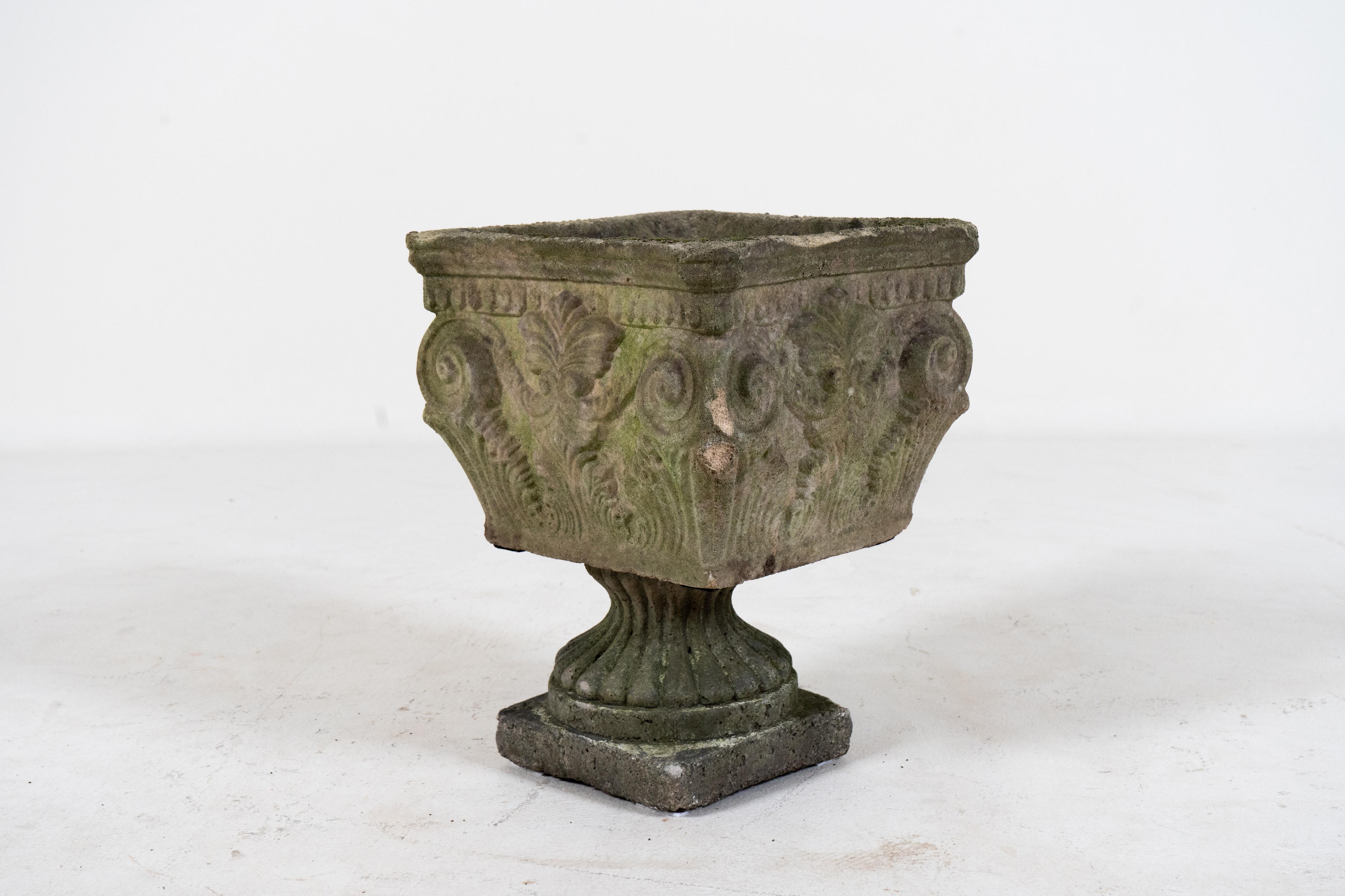 A French Garden Urn, c.1950 In Good Condition For Sale In Chicago, IL