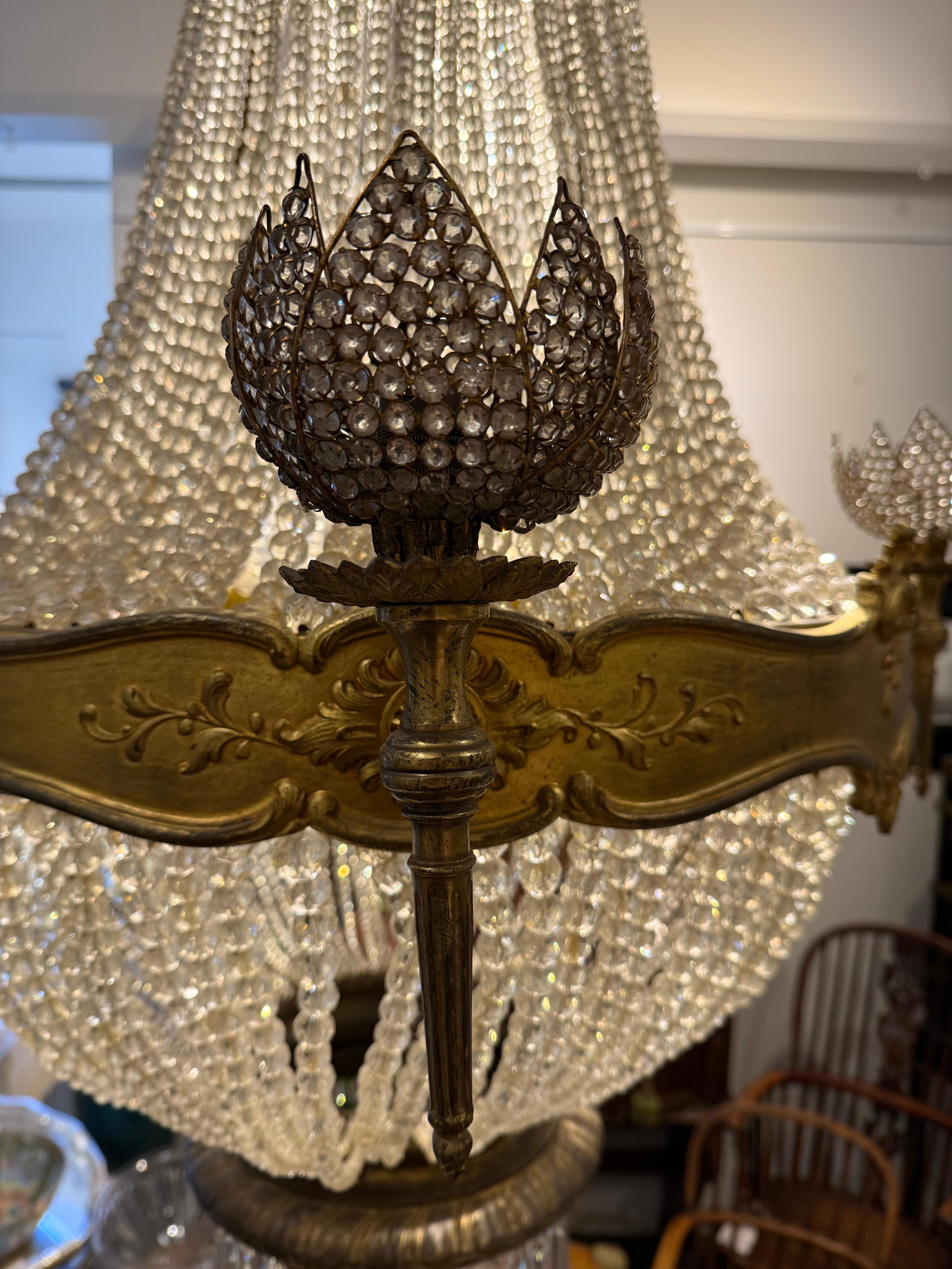 Lampadario a cestello francese in bronzo dorato e vetro, XIX secolo in vendita 4