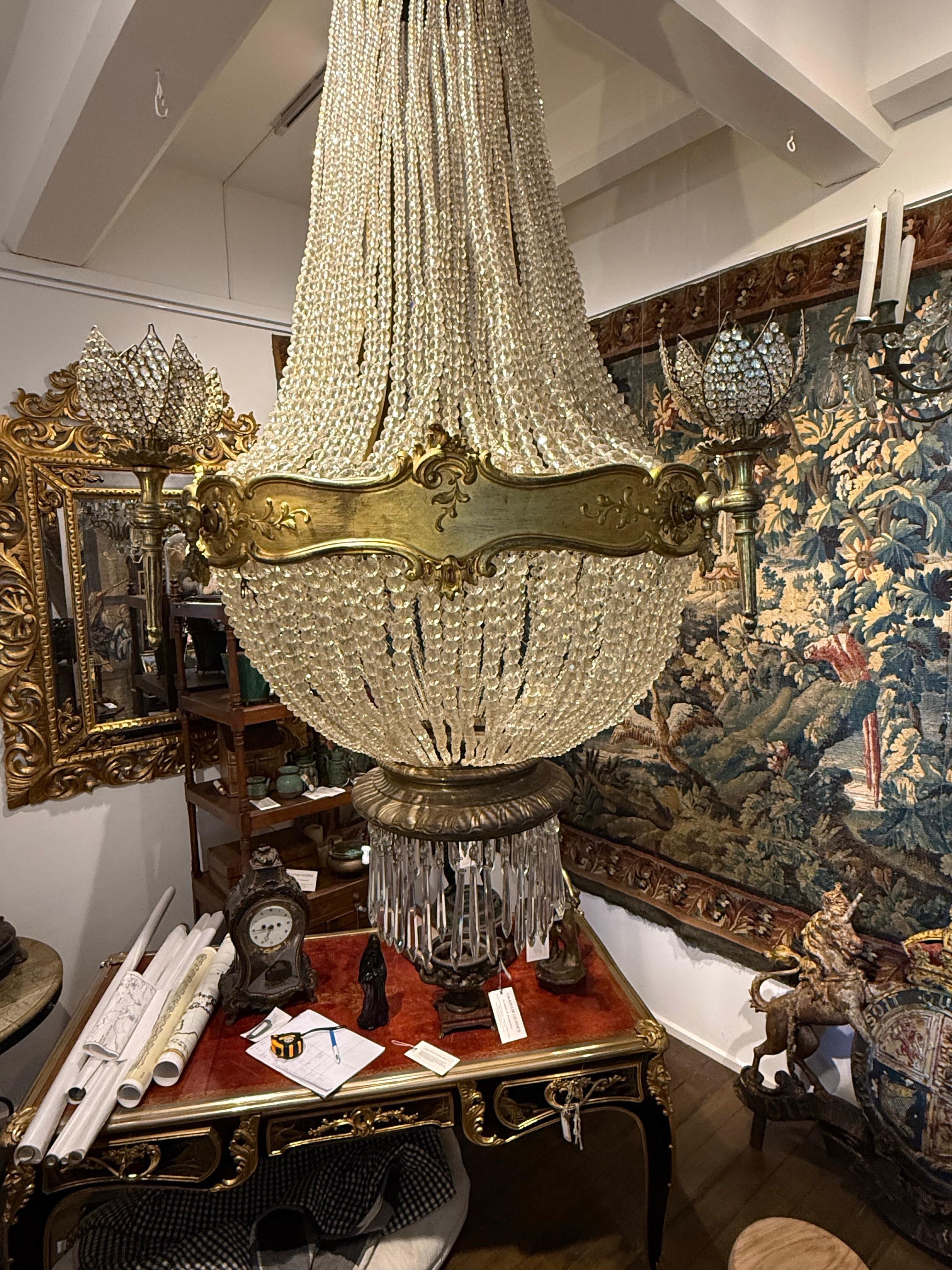Lampadario a cestello francese in bronzo dorato e vetro, XIX secolo in vendita 1