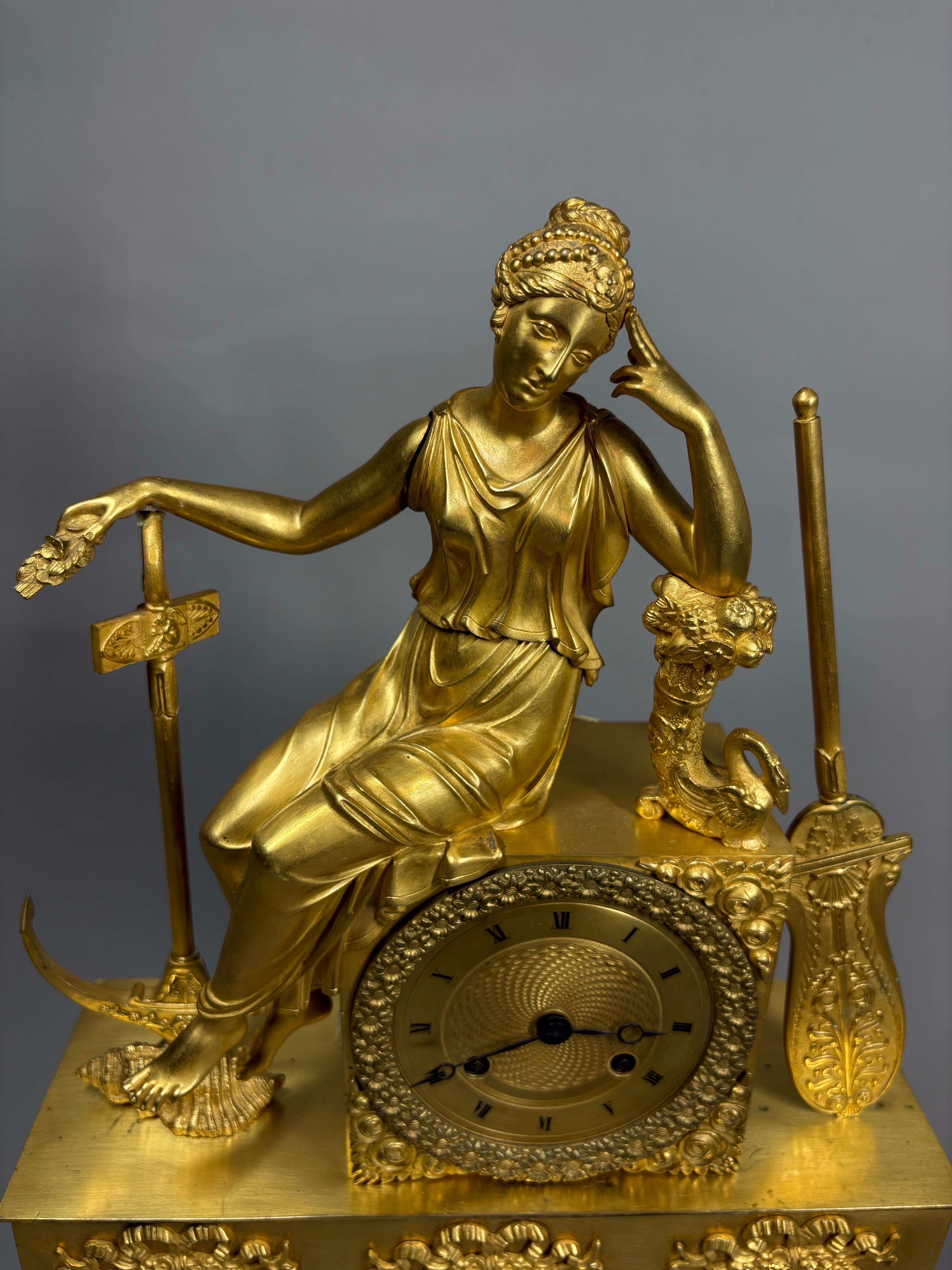 A French Gilt bronze Charles X mantel clock, circa 1825 en venta 3