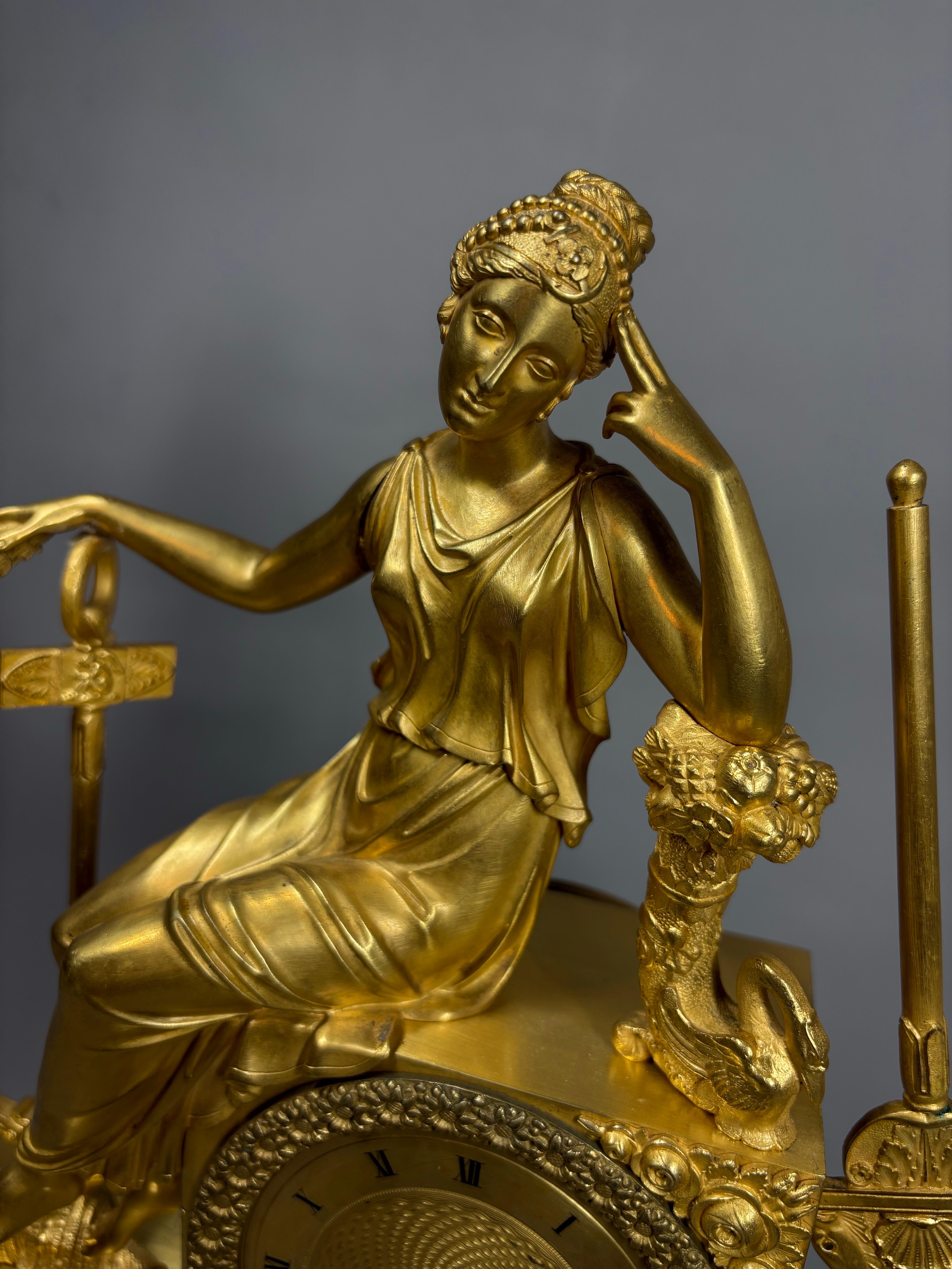 A French Gilt bronze Charles X mantel clock, circa 1825 en venta 9