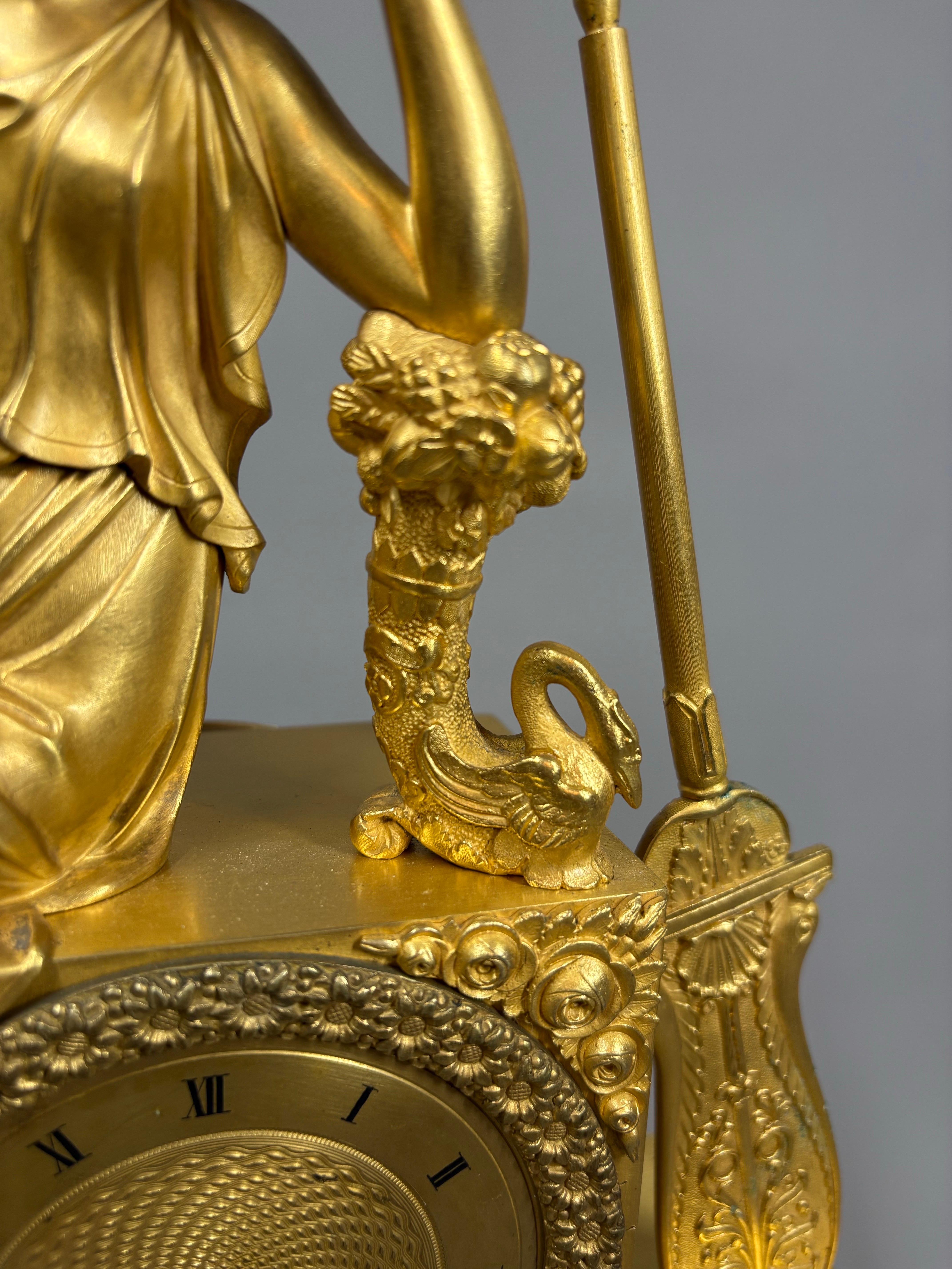A French Gilt bronze Charles X mantel clock, circa 1825 en venta 10