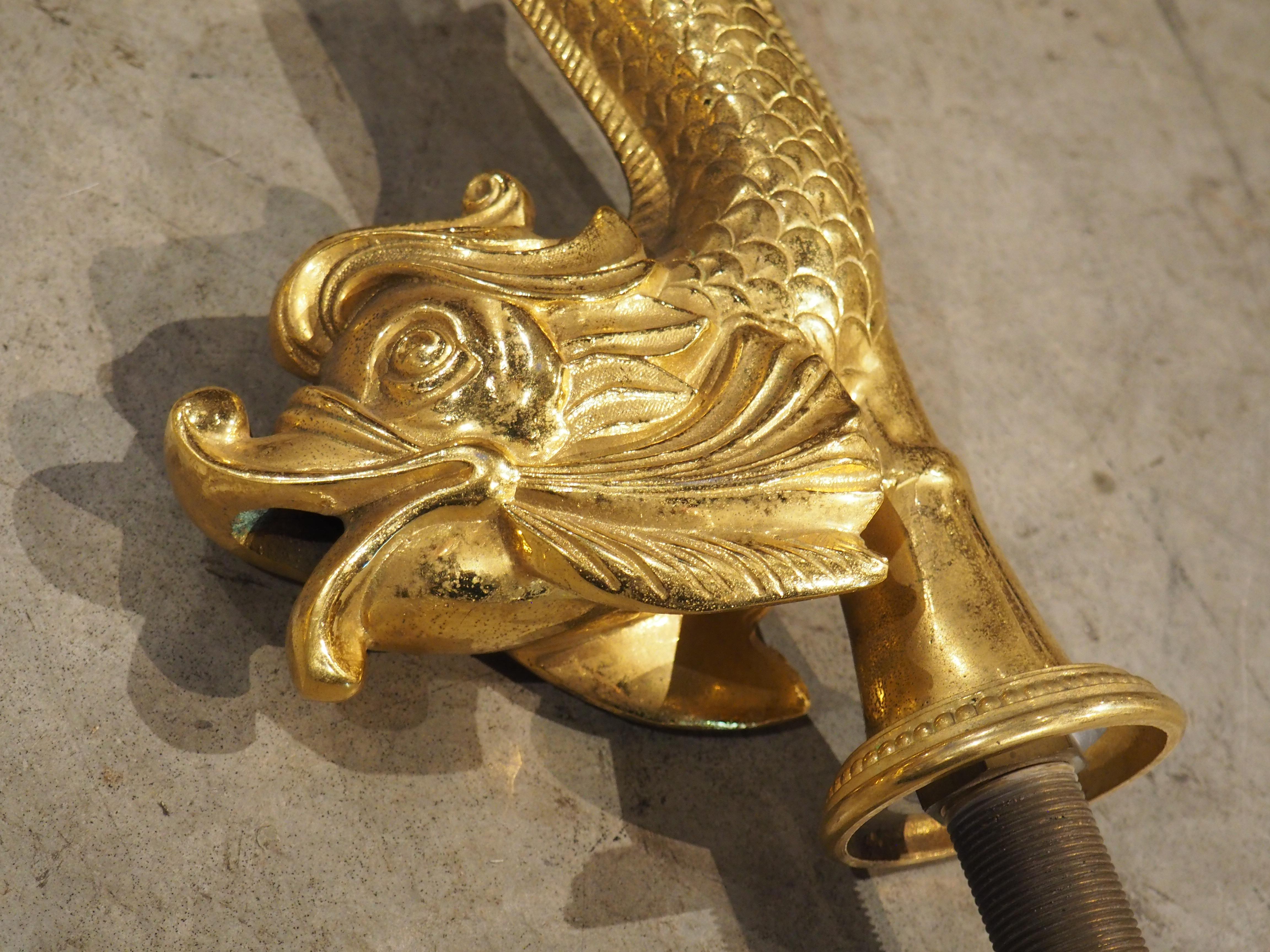 Französische vergoldete Bronze-Wasserlöffel in Delphin-Form, 20. Jahrhundert im Zustand „Gut“ im Angebot in Dallas, TX