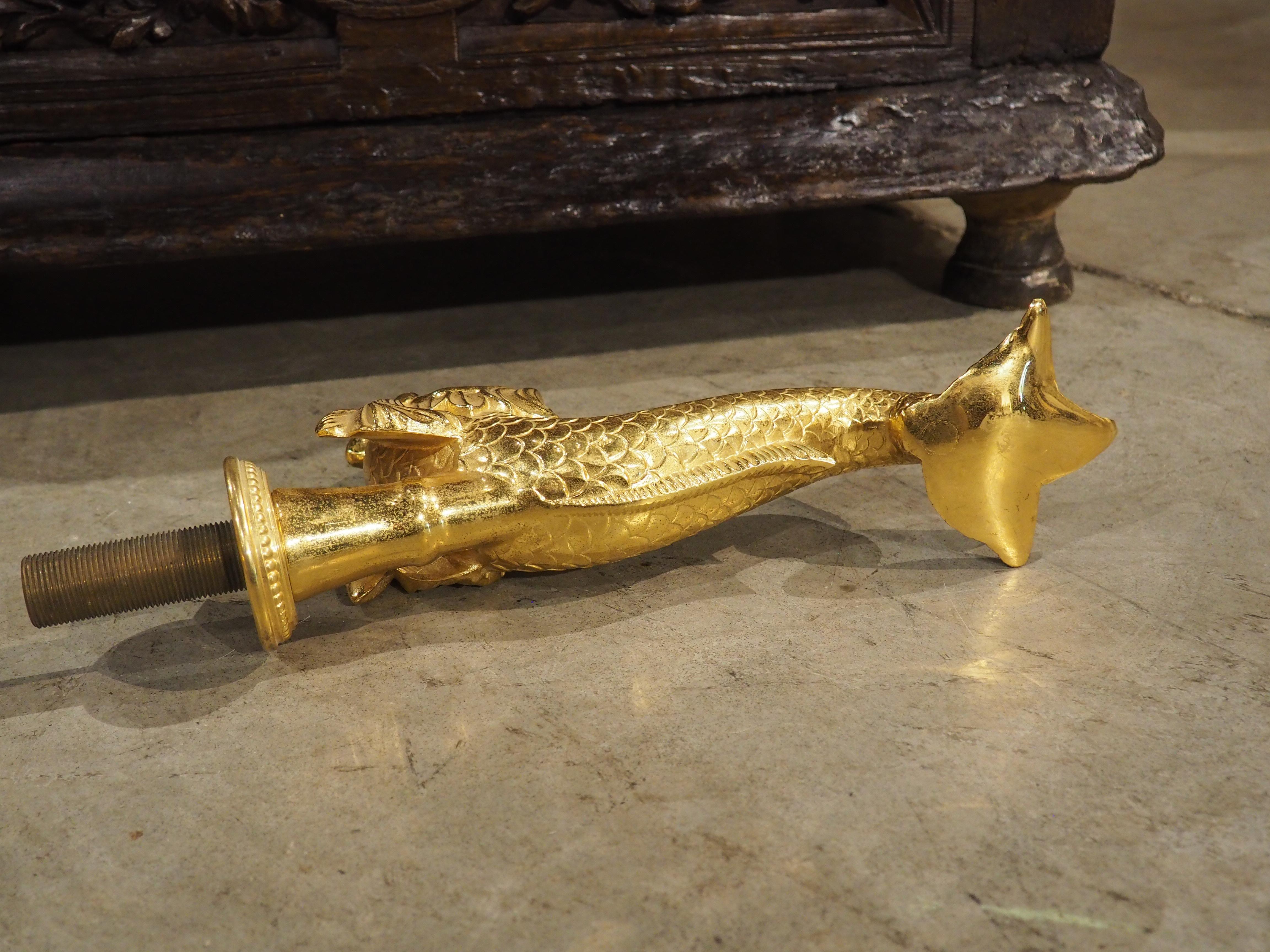 Französische vergoldete Bronze-Wasserlöffel in Delphin-Form, 20. Jahrhundert im Angebot 1