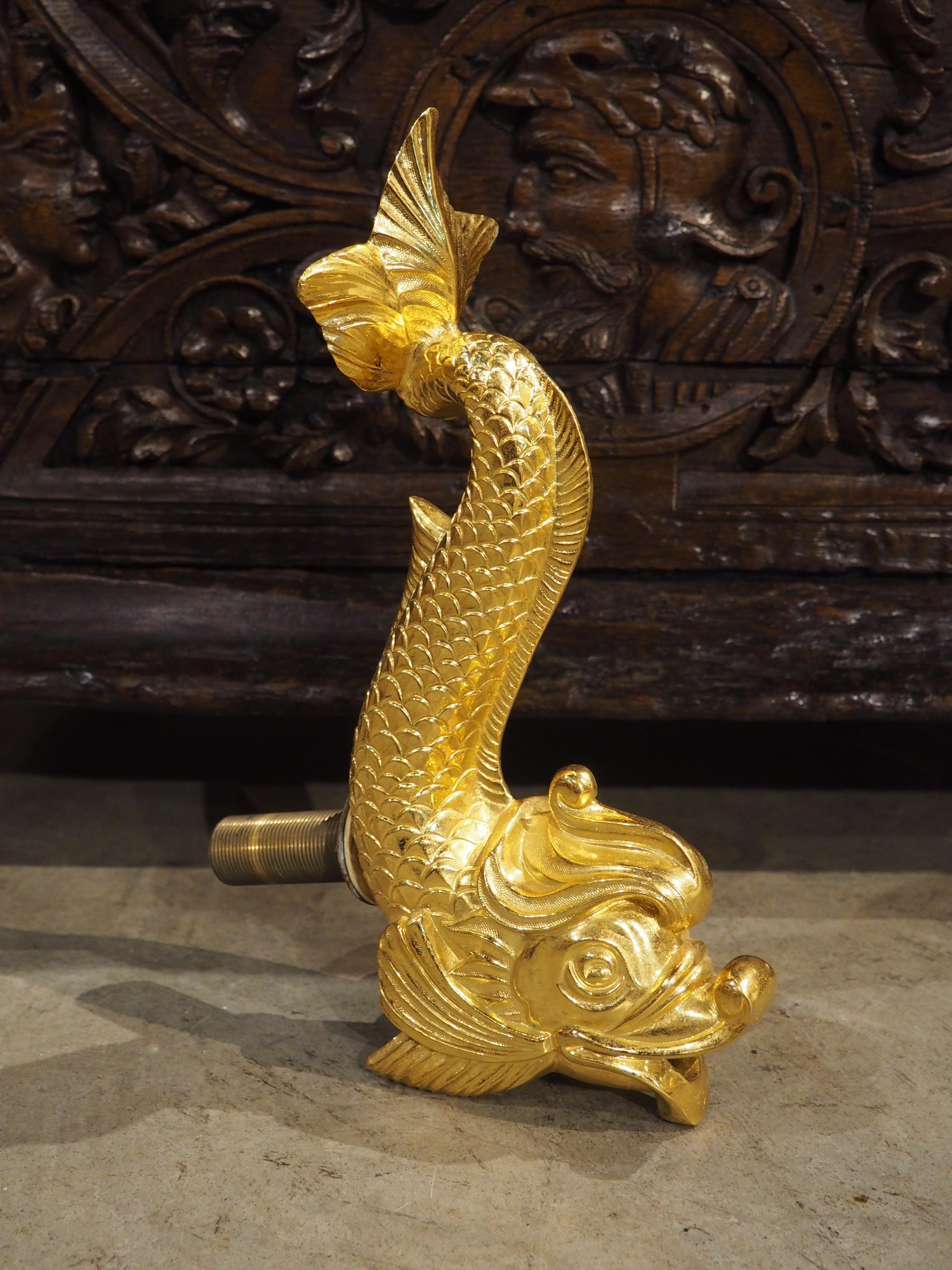 Französische vergoldete Bronze-Wasserlöffel in Delphin-Form, 20. Jahrhundert im Angebot 2