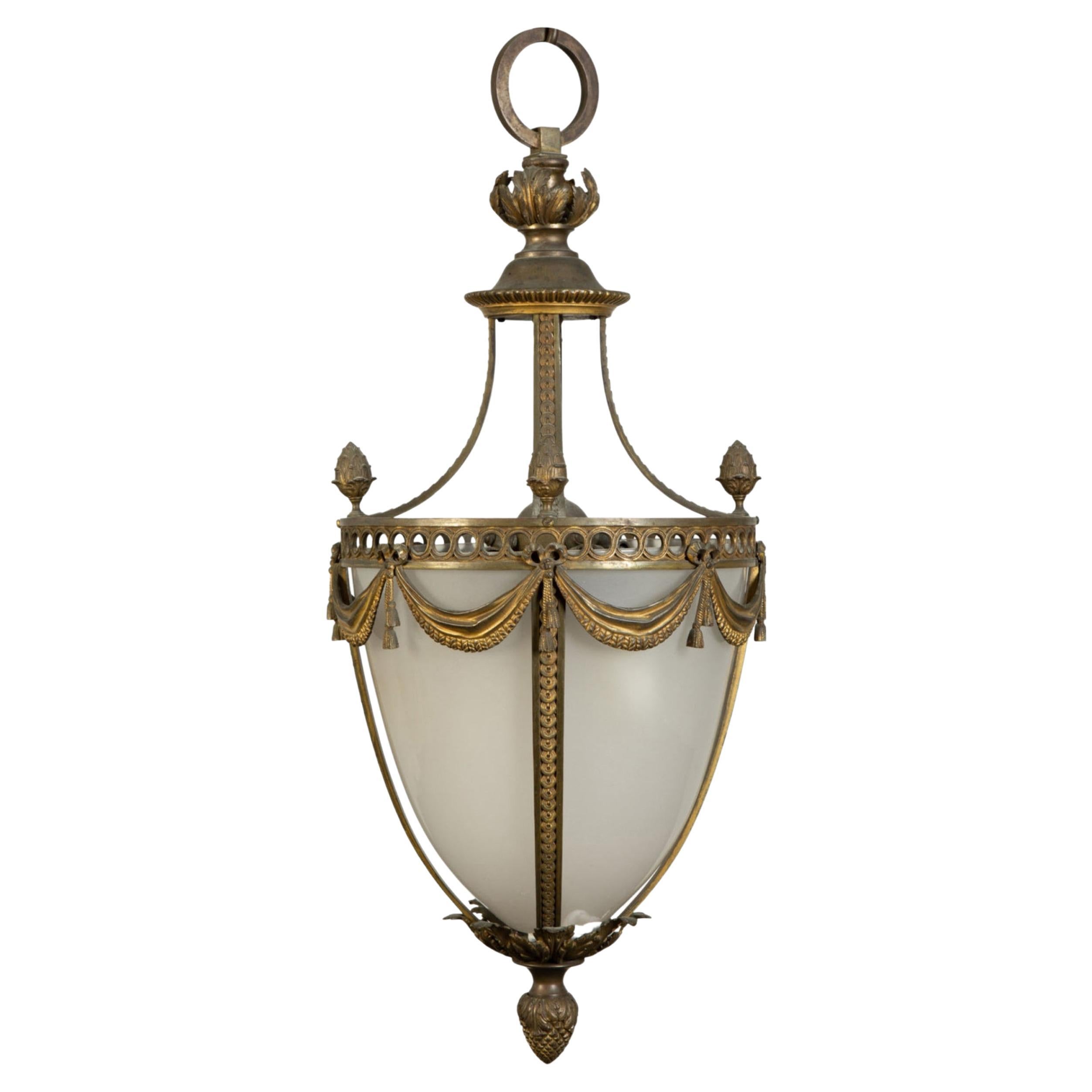 Lanterne d'entrée de style Louis XVI en bronze doré français