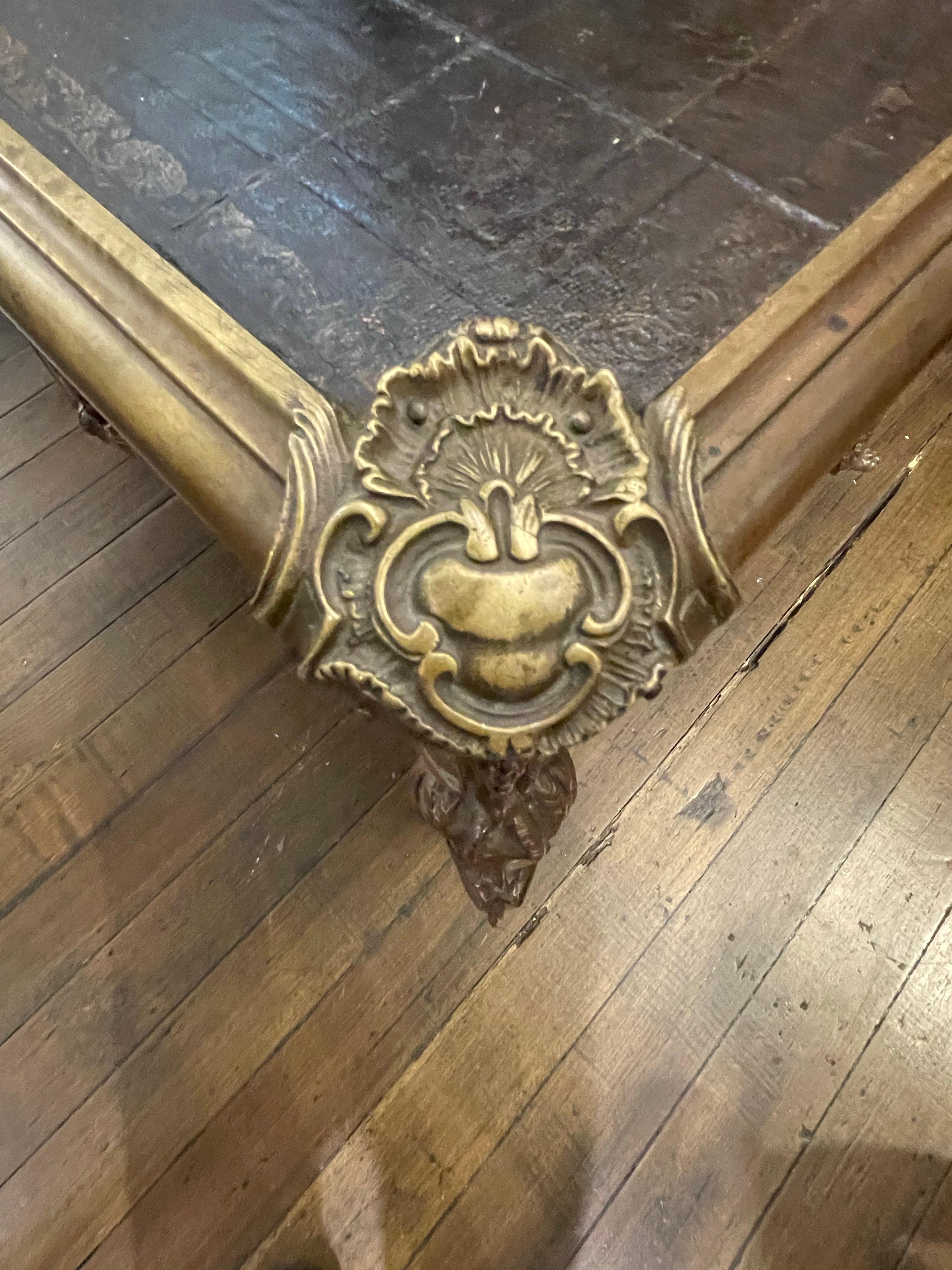 Bronzo Bureauplat francese in metallo dorato, XIX secolo in vendita