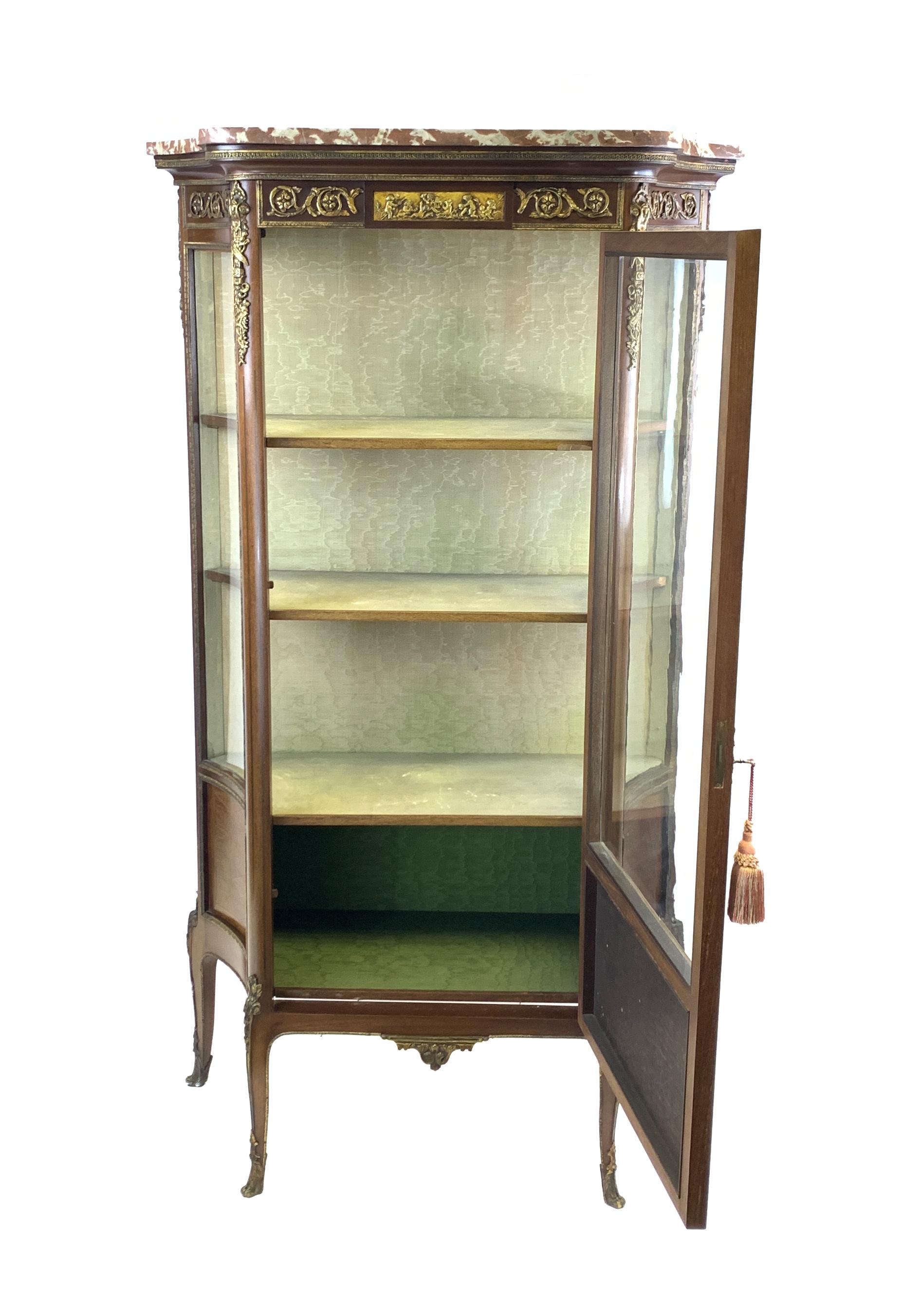 French Gilt-Metal Mounted Vitrine  In Good Condition For Sale In London, GB